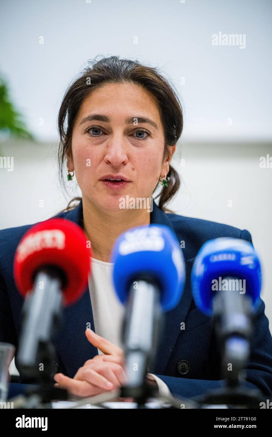 Der flämische Minister für Umwelt, Energie, Tourismus und Justiz, Zuhal Demir, ein Bild von einer Pressekonferenz über die Einigung der flämischen Regierung über das Stickstoffdekret am Dienstag, den 14. November 2023. BELGA FOTO JASPER JACOBS Stockfoto