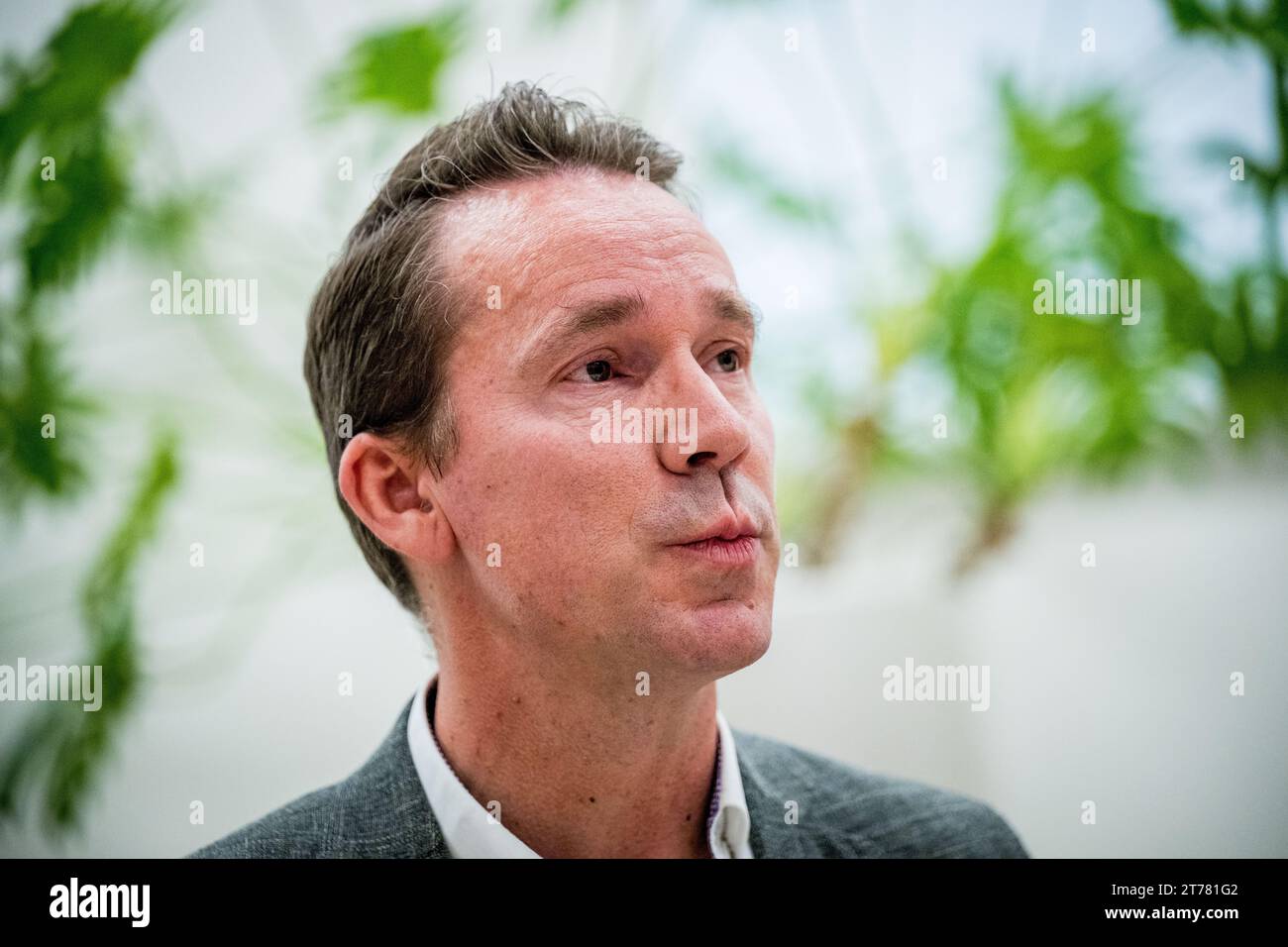 Der flämische Minister für Beschäftigung, Wirtschaft, Sozialwirtschaft und Landwirtschaft, Jo Brouns, ein Bild auf einer Pressekonferenz über die Einigung der flämischen Regierung über das Stickstoffdekret am Dienstag, den 14. November 2023, in Brüssel. BELGA FOTO JASPER JACOBS Stockfoto