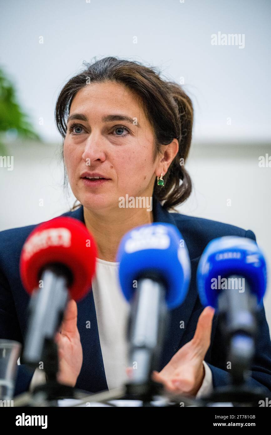 Der flämische Minister für Umwelt, Energie, Tourismus und Justiz, Zuhal Demir, ein Bild von einer Pressekonferenz über die Einigung der flämischen Regierung über das Stickstoffdekret am Dienstag, den 14. November 2023. BELGA FOTO JASPER JACOBS Stockfoto