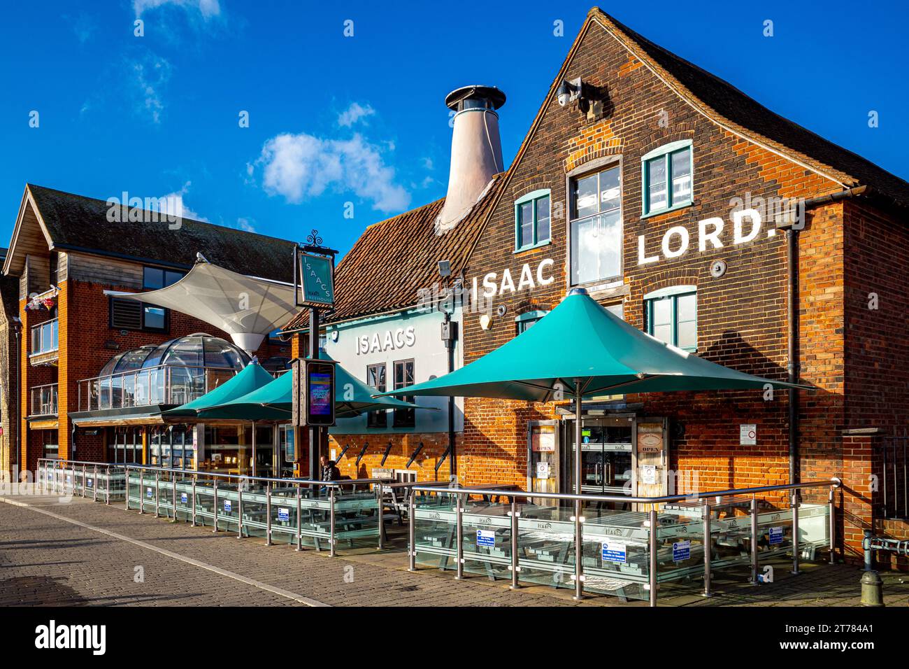 Isaac Lord Pub Ipswich. Isaacs am Kai Ipswich. Populärer Pub, bestehend aus einer Sammlung von denkmalgeschützten Gebäuden der Klassen I und II. Stockfoto