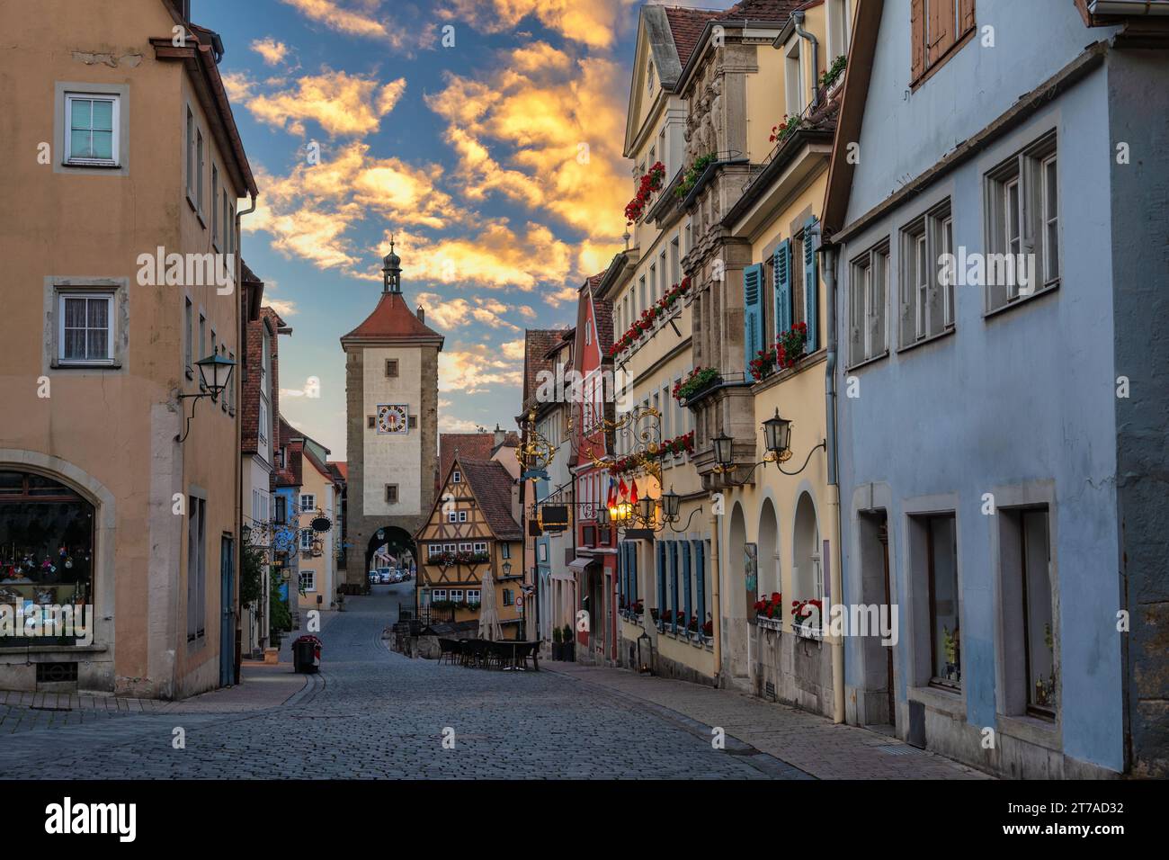 Rothenburg ob der Tauber Deutschland, Skyline der Stadt Plonlein an der Romantischen Straße Deutschlands bei Sonnenaufgang Stockfoto