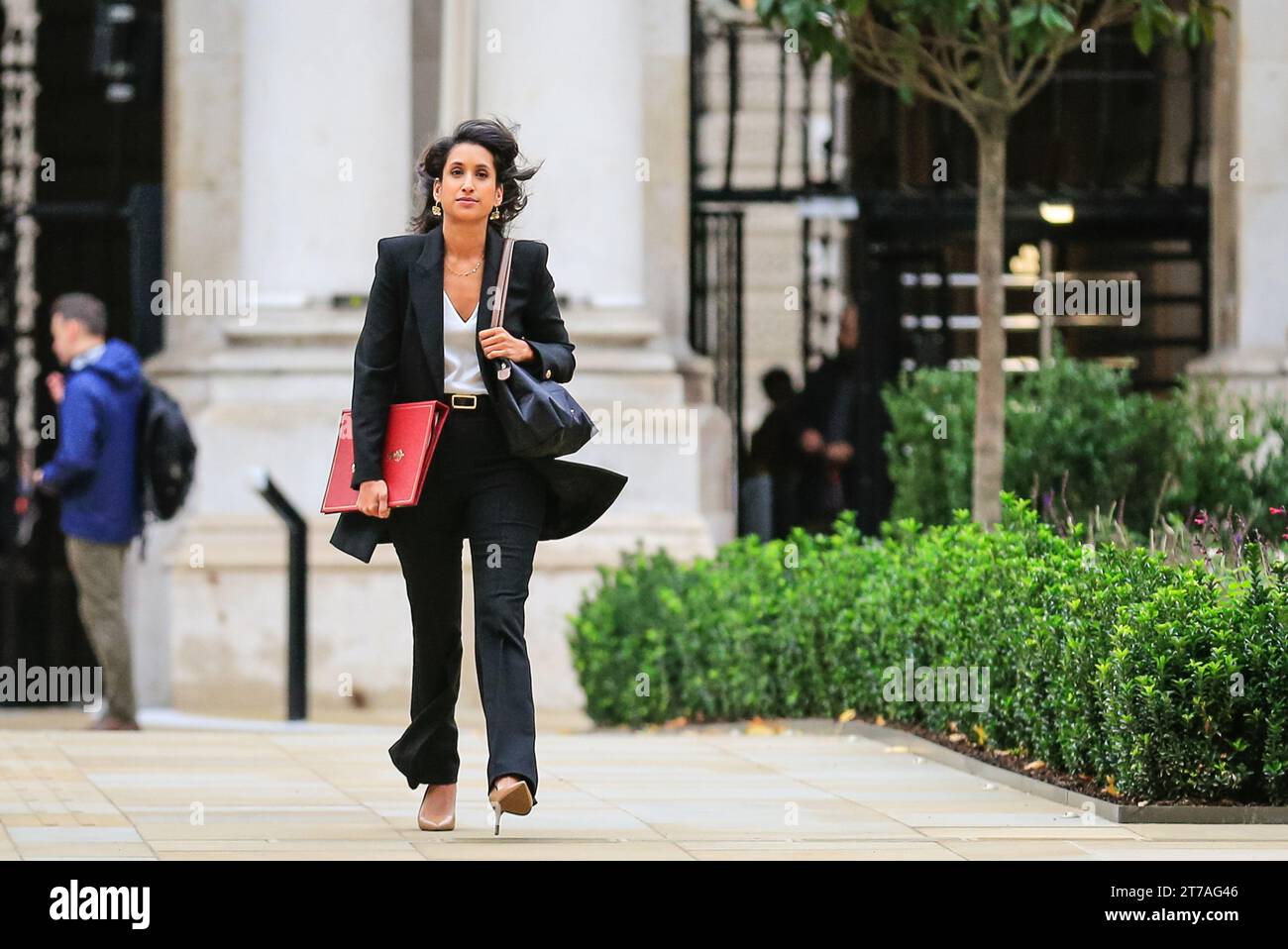 London, Großbritannien. November 2023. Claire Coutinho, Parlamentsabgeordnete, Secretary of State for Energy Security und Net Zero Minister im neu umgestalteten Kabinett nehmen an der wöchentlichen Kabinettssitzung in der Downing Street 10 in Westminster, London, England, Teil. Quelle: Imageplotter/Alamy Live News Stockfoto