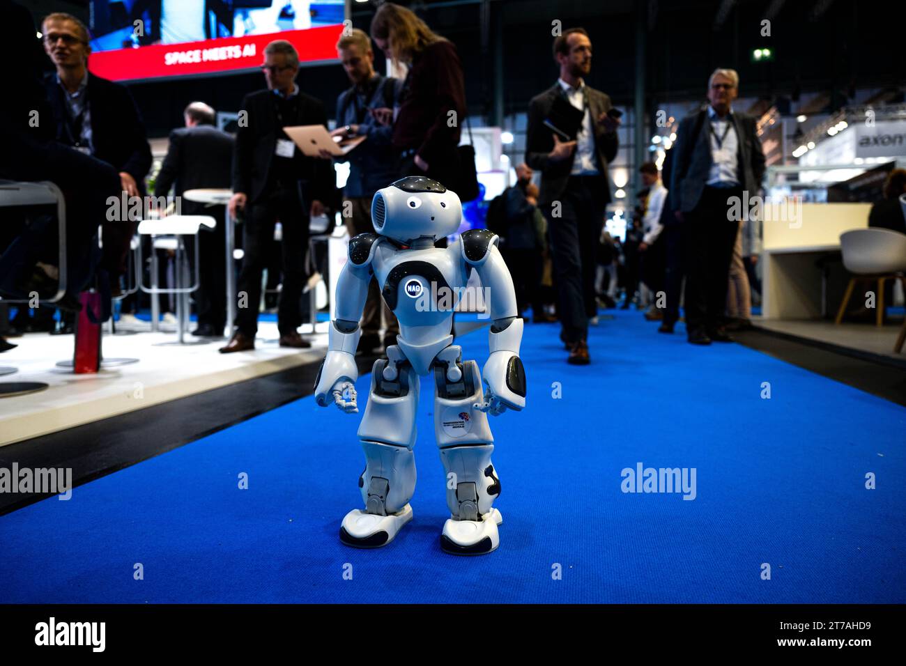 Bremen, Deutschland. November 2023. Auf der Space Tech Expo Europe steht ein Roboter des Bremer Transferzentrums für Künstliche Intelligenz. Mehr als 650 Aussteller sind Berichten zufolge auf der mehrtägigen Messe vertreten. Der Veranstalter beschreibt die Messe als die größte ihrer Art in Europa. Quelle: Sina Schuldt/dpa/Alamy Live News Stockfoto