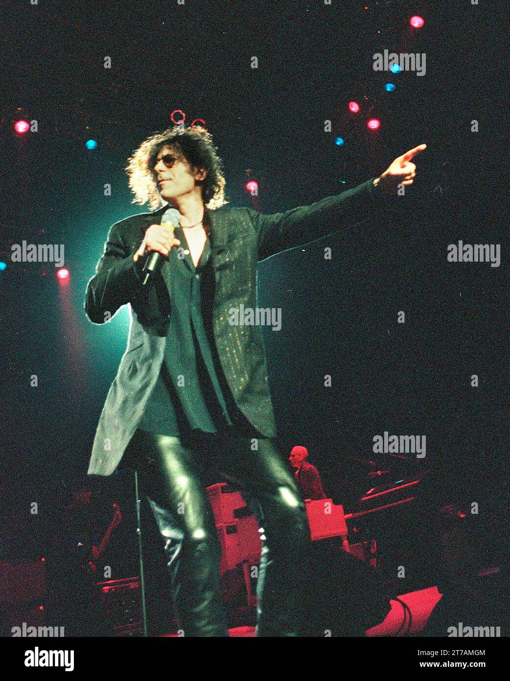 J Giles 23. Juni 1999 singend im Tweeter Center in Mansfield Ma USA Foto von Bill belknap Stockfoto