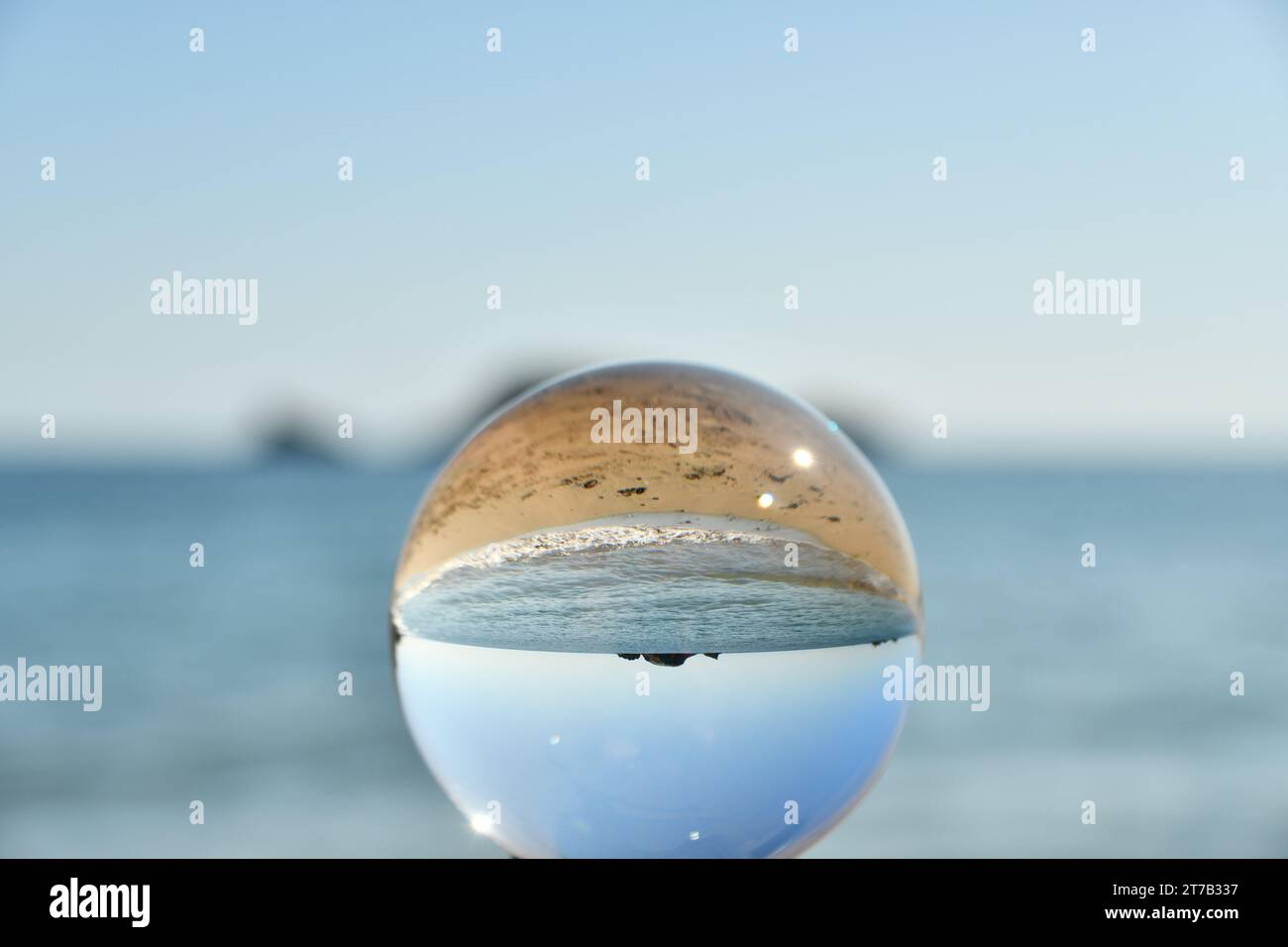 Kugelförmige Glaskugel, Kilfarrasy Beach Stockfoto