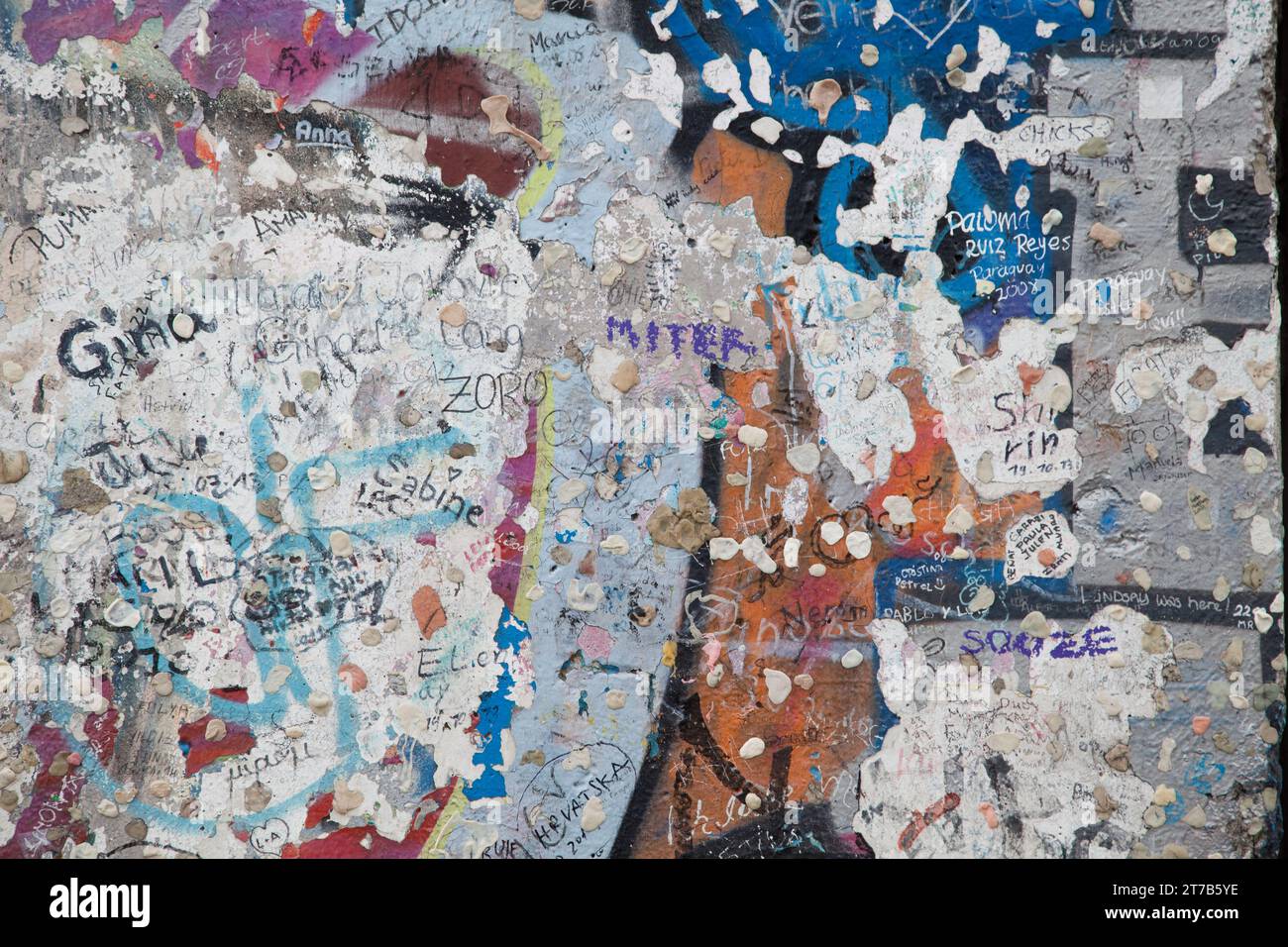 Graffiti und Kaugummi auf der Berliner Mauer-Ausstellung im Postdammer plaz 2014 Stockfoto