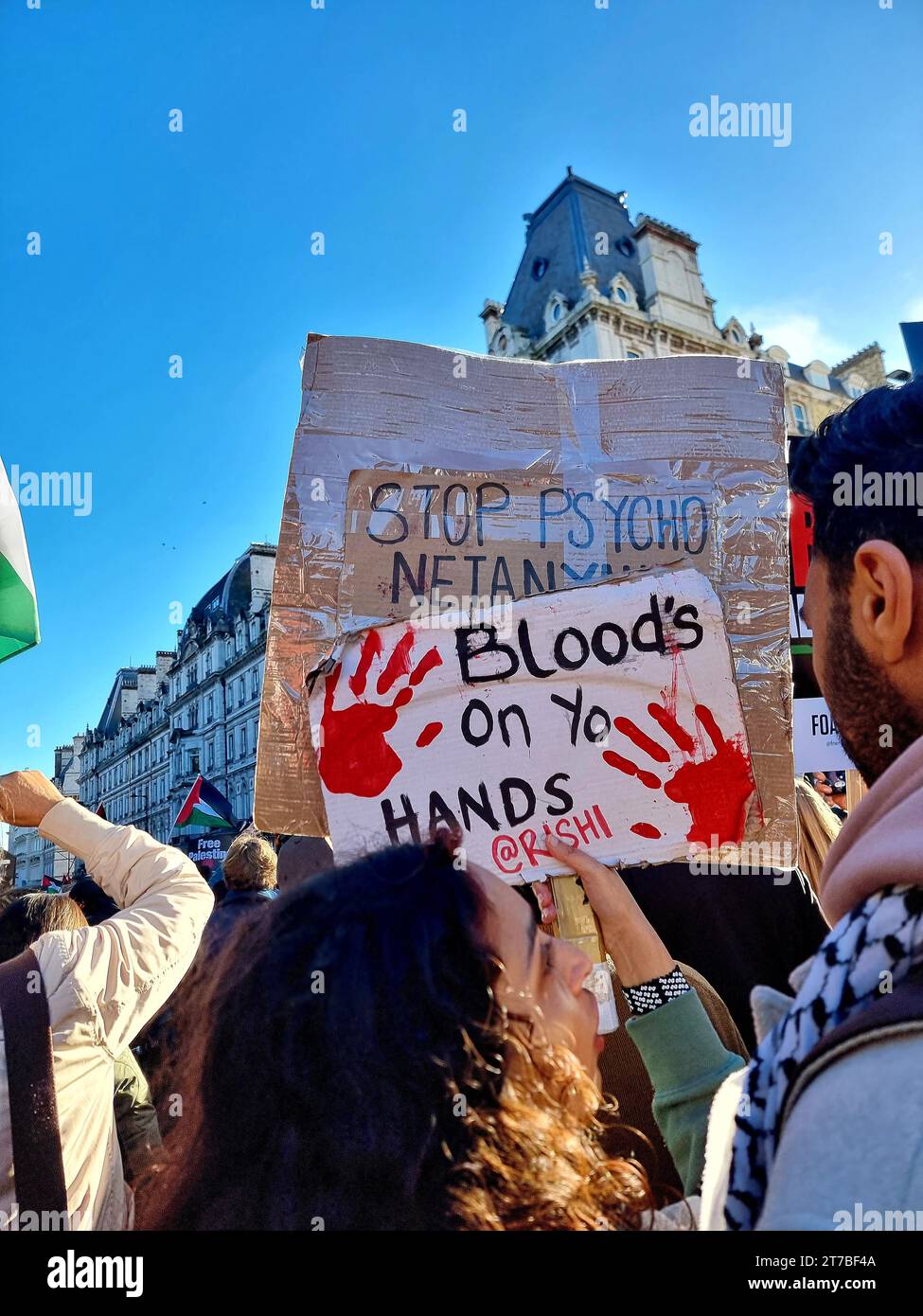 Am Nachmittag des 11. November 2023 marschierten mehr als 300.000 pro-Palästinenser vom Hyde Park zur US-Botschaft in London, um gegen den Krieg zu protestieren und auf einen sofortigen Waffenstillstand zu drängen. Vereinigtes Königreich. Stockfoto