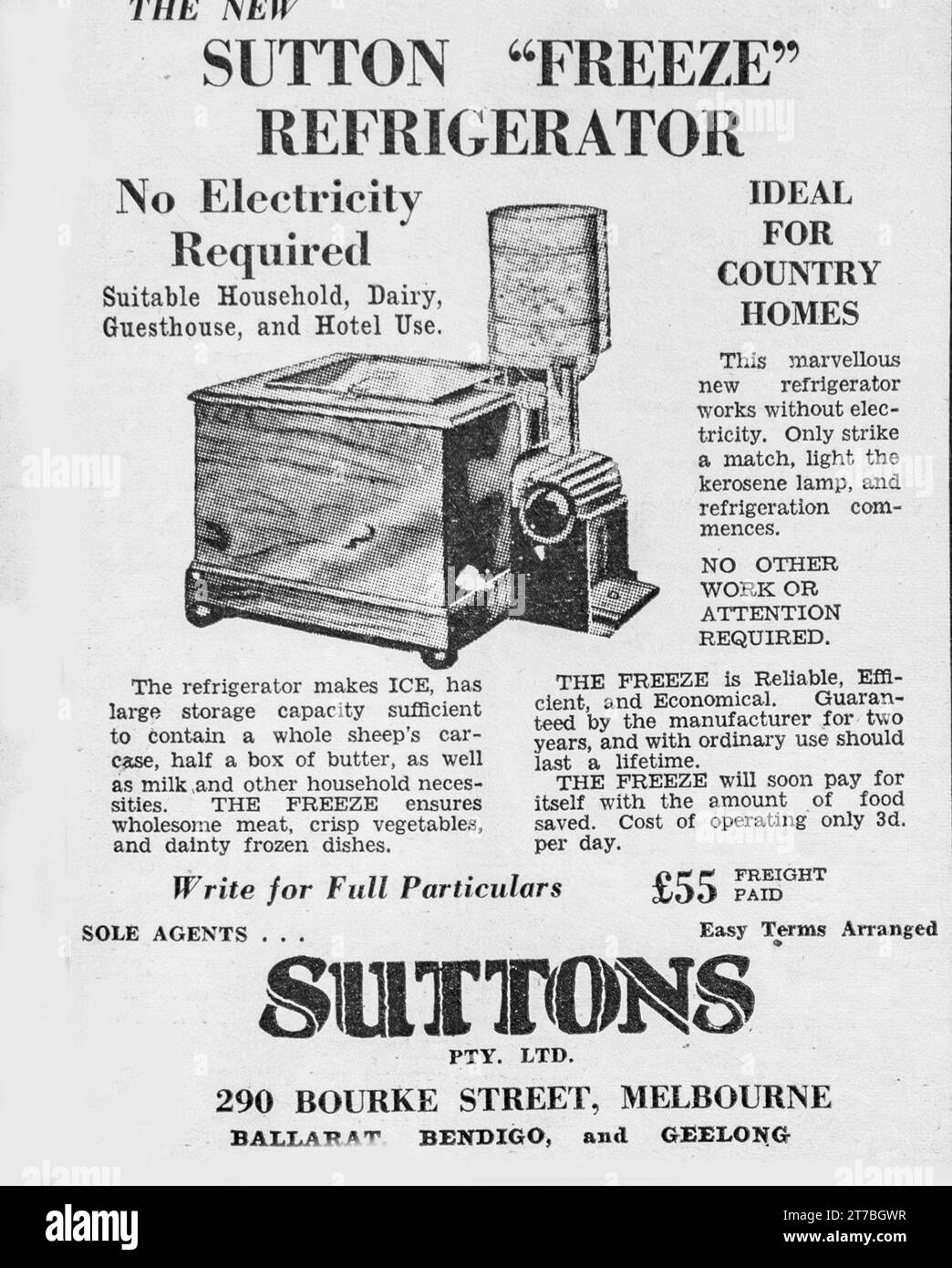 Historische Werbung aus dem Jahr 1934 für den nicht elektrischen Sutton „Freeze“-Kühlschrank, geeignet für verschiedene Einstellungen und unterstreicht seine Fähigkeit zur Eisherstellung. Es war mit Kerosin versorgt. Stockfoto