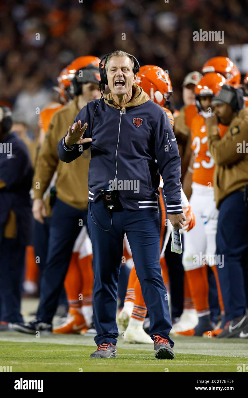 Chicago Bears head coach Matt Eberflus directs his team against the Carolina Panthers during the second half of an NFL football game, Thursday, Nov. 9, 2023, in Chicago. (AP Photo/Kamil Krzaczynski) Stockfoto