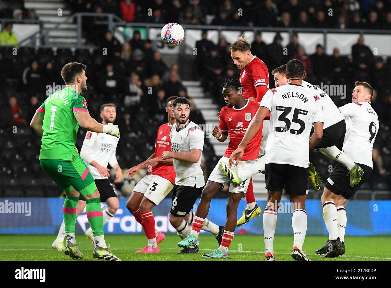 Mickey Demetriou von Crewe Alexandra erzielt am Dienstag, den 14. November 2023, ein Tor, um es 1-3 zu erreichen, während des FA Cup First Round Replay zwischen Derby County und Crewe Alexandra im Pride Park, Derby. (Foto: Jon Hobley | MI News) Credit: MI News & Sport /Alamy Live News Stockfoto