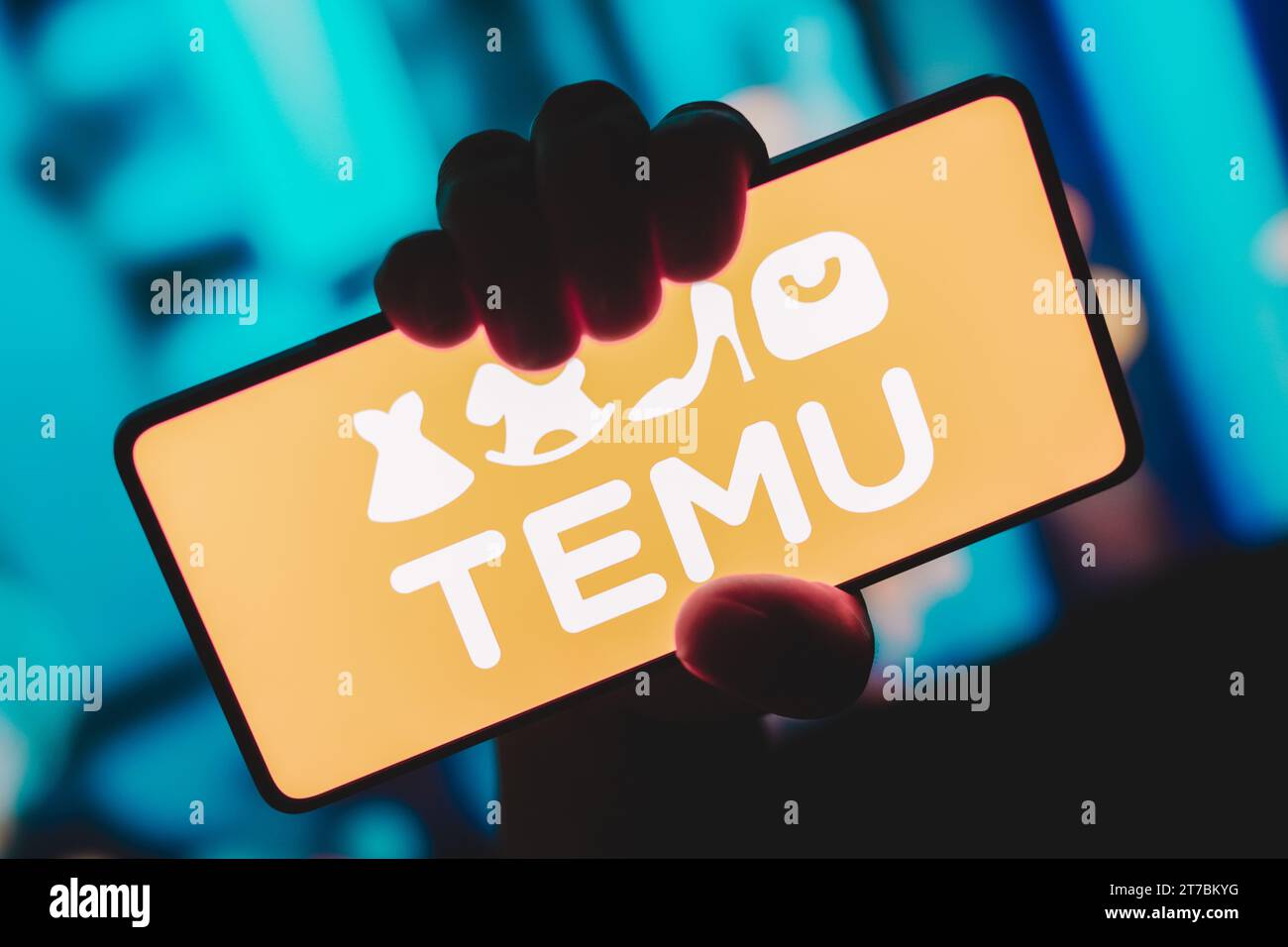 In dieser Abbildung wird das Temu-Logo auf einem Smartphone-Bildschirm angezeigt. Stockfoto
