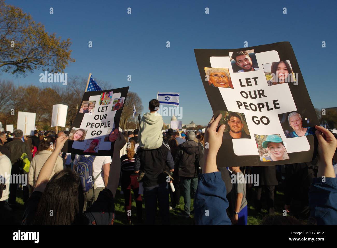 Washington, DC, USA. November 2023. Die Leute halten Schilder auf dem Marsch für Israel auf der National Mall. Quelle: Philip Yabut/Alamy Live News Stockfoto