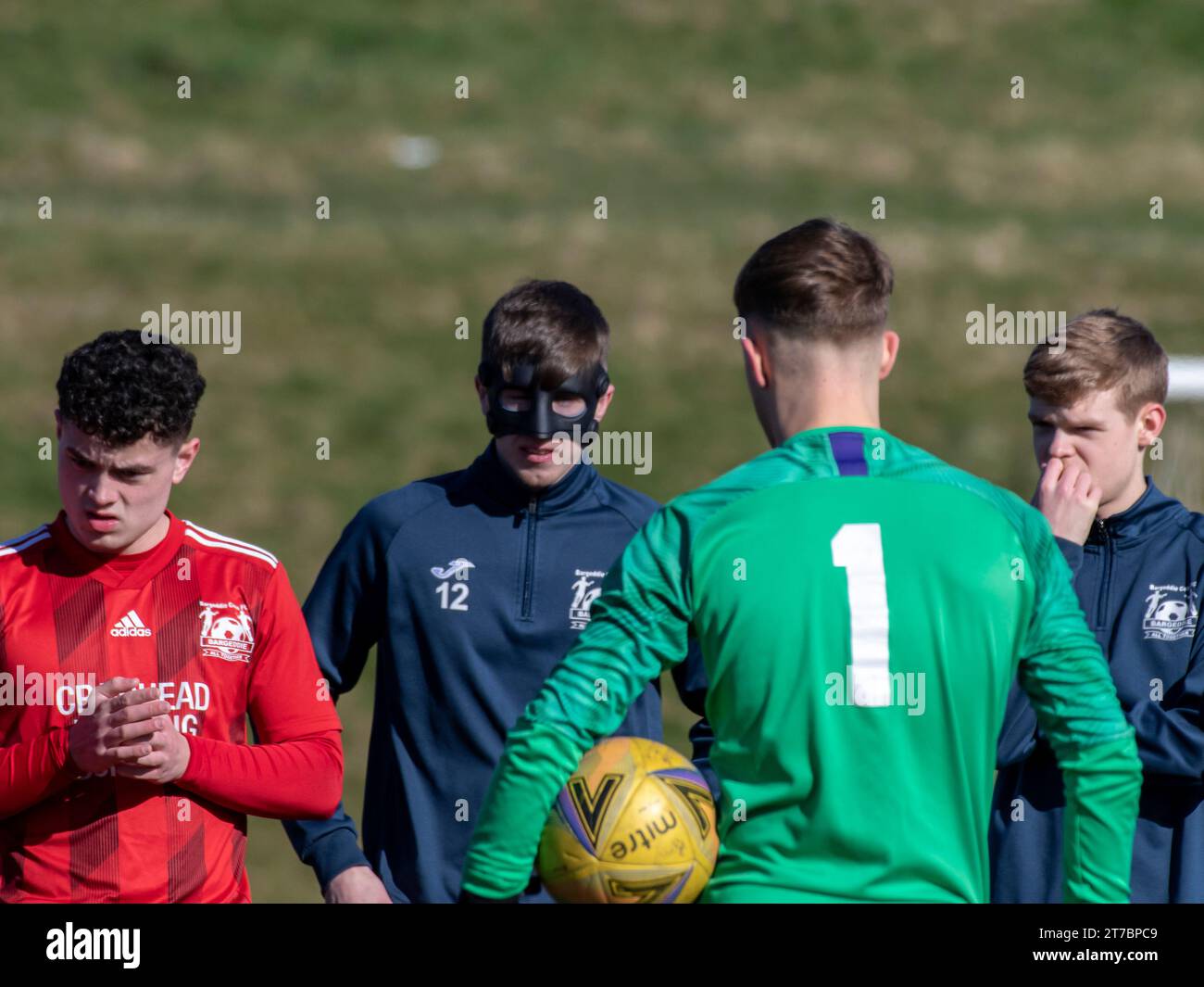 Glasgow, Schottland, Großbritannien. 4. März 2023: Rossvale Barca U19 spielt gegen Bargeddie Colts auf den Milton Grasfeldern für das Finale des League Cup Quarter. Stockfoto