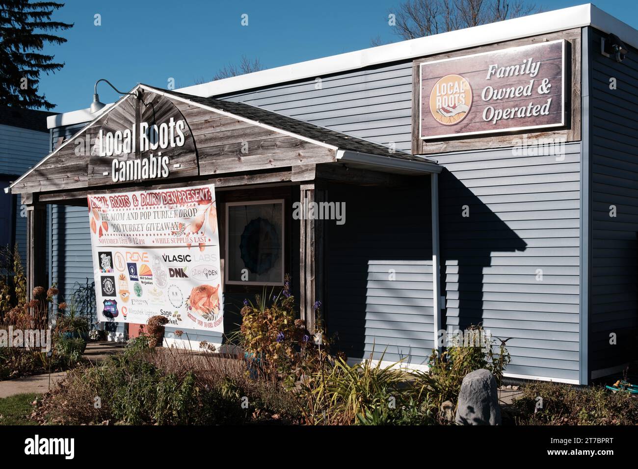 Lokales Roots Cannabis-Geschäft in Laingsburg Michigan USA Stockfoto