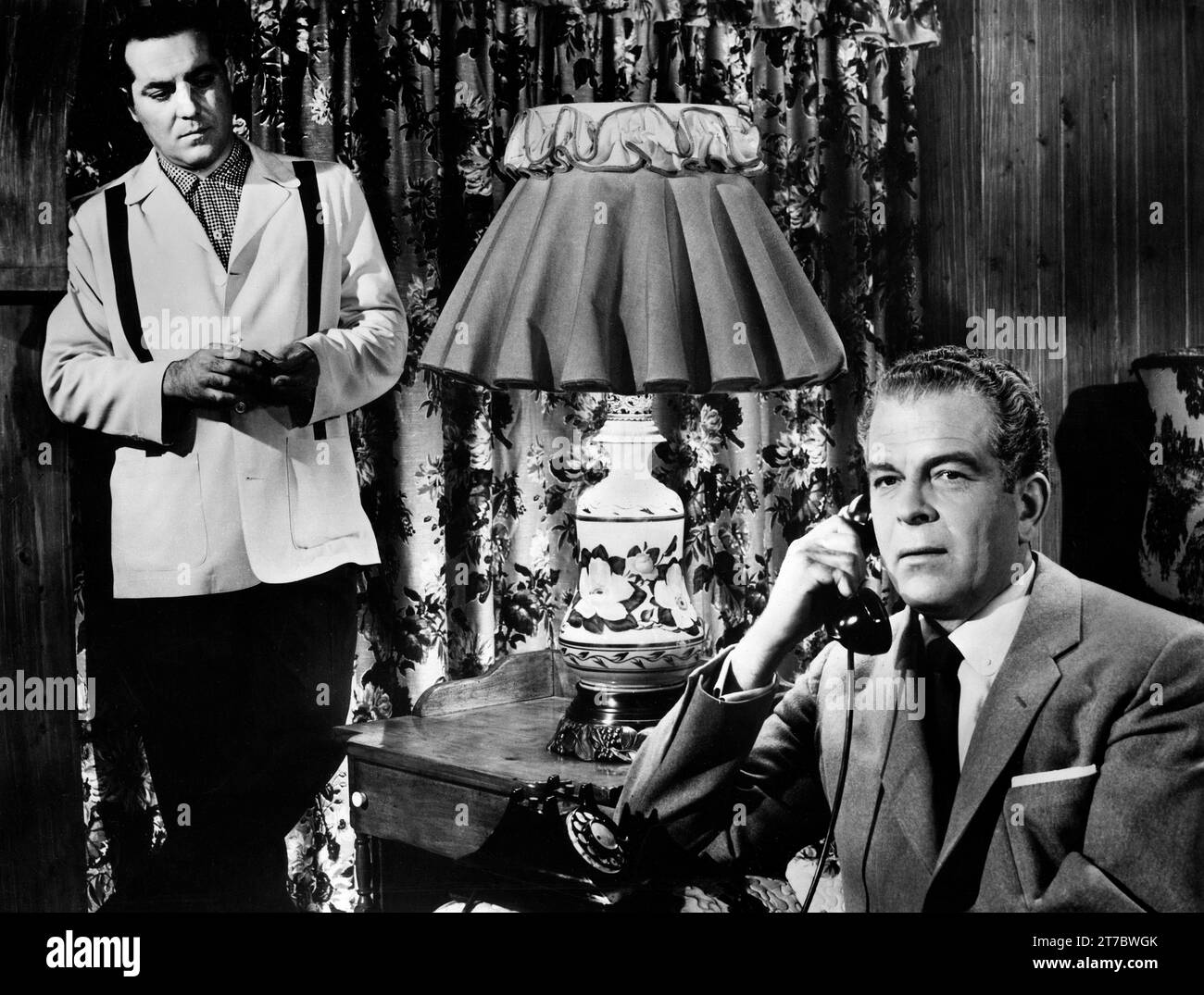 Ric Roman, Douglas Kennedy, am Set des Films, „Wiretapper“, Continental Pictures, 1955 Stockfoto