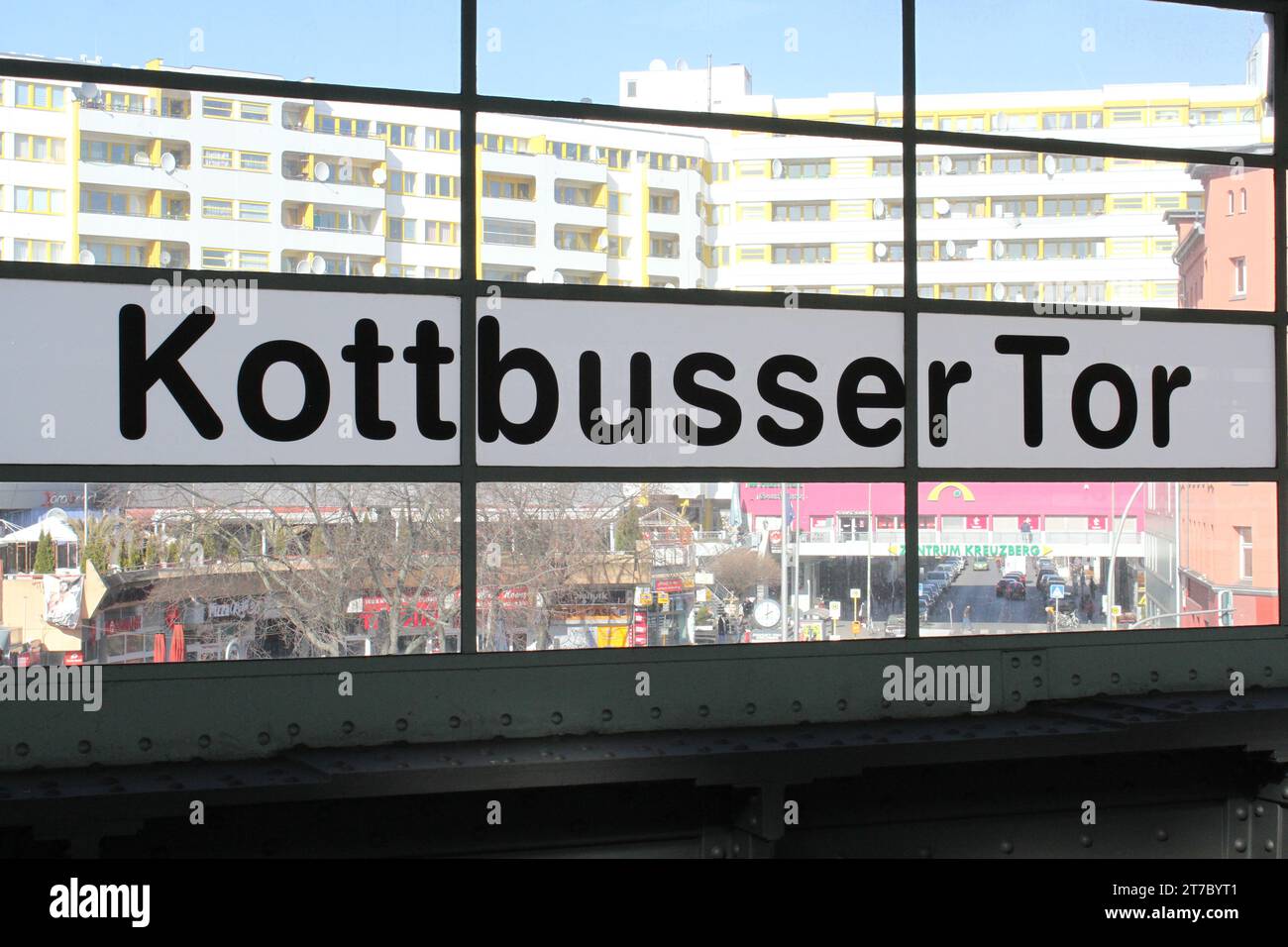 18. märz 2018; Berlin, Deutschland. Haltestelle Kottbuser Tor von der U-Bahn-Linie U-1 und U-3 in Berlin. Stockfoto