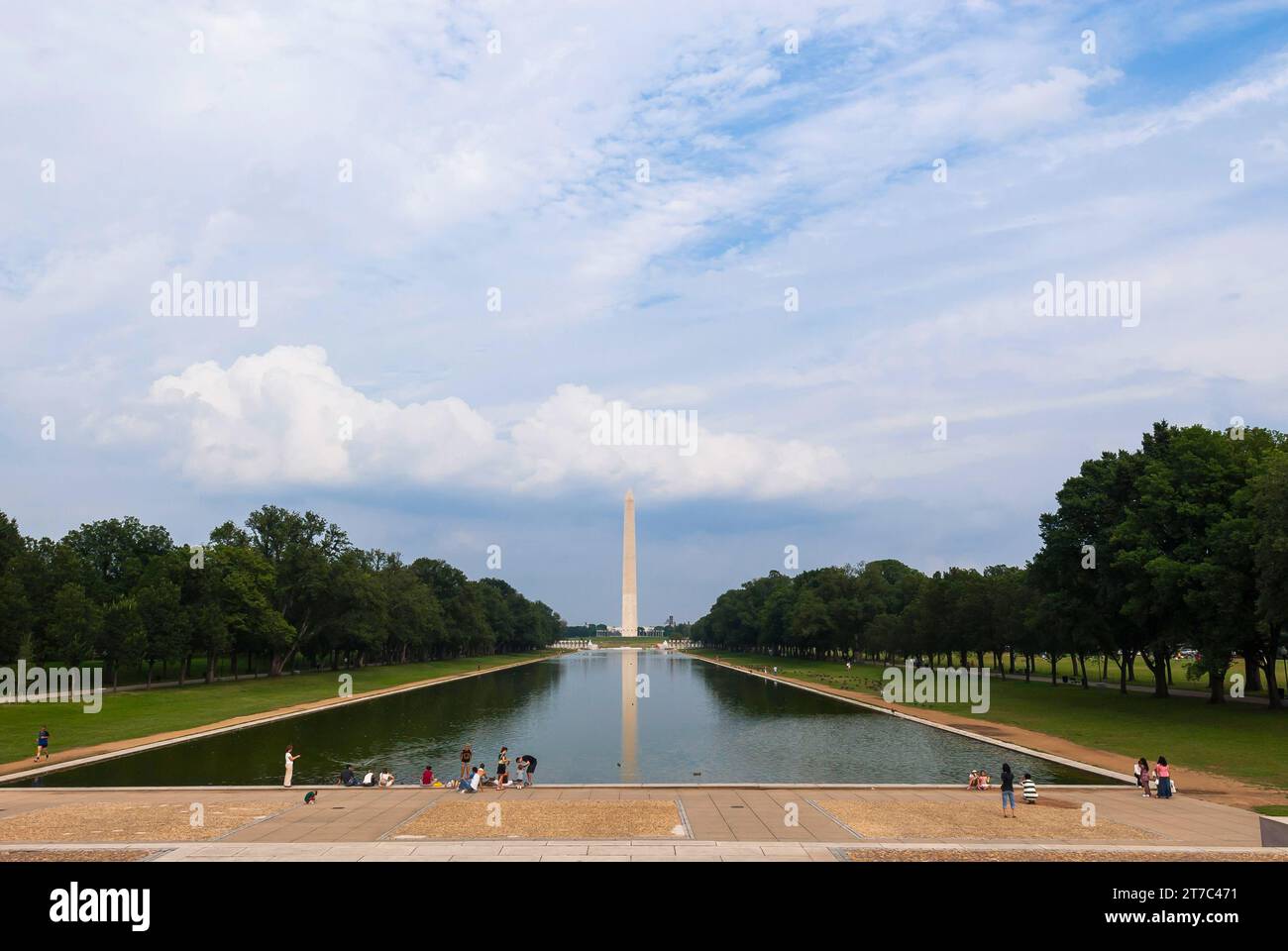 Washington Mall mit Obelisken und Teich in Washington D.C., USA Stockfoto