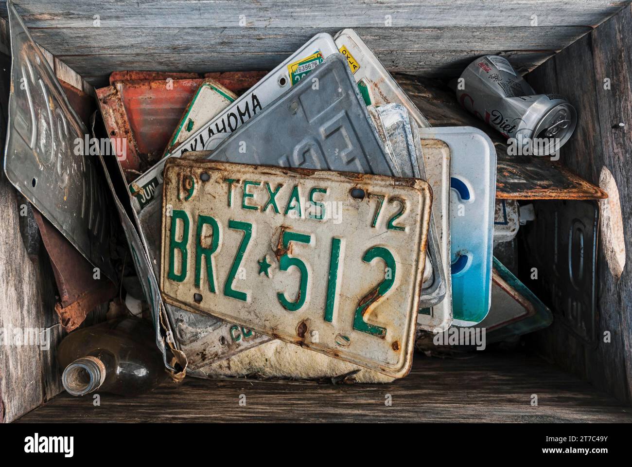 Sammlung alter Nummernschilder, Box, historischer, Auto, Nummernschilder, Autokennzeichen, historisch, Mobilität, USA Stockfoto