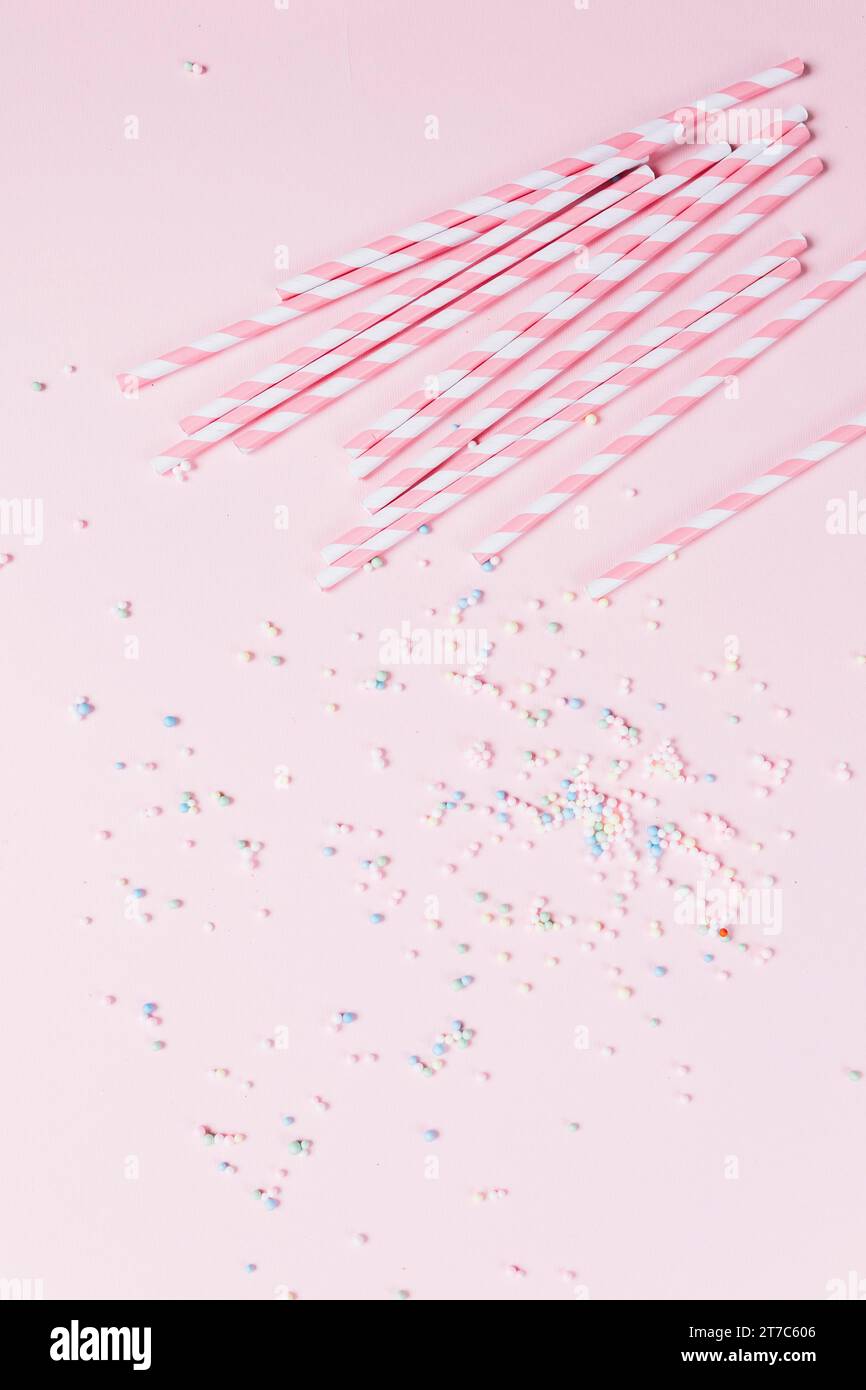 Zuckerrohrstöpsel besprenkelt rosa Hintergrund Stockfoto