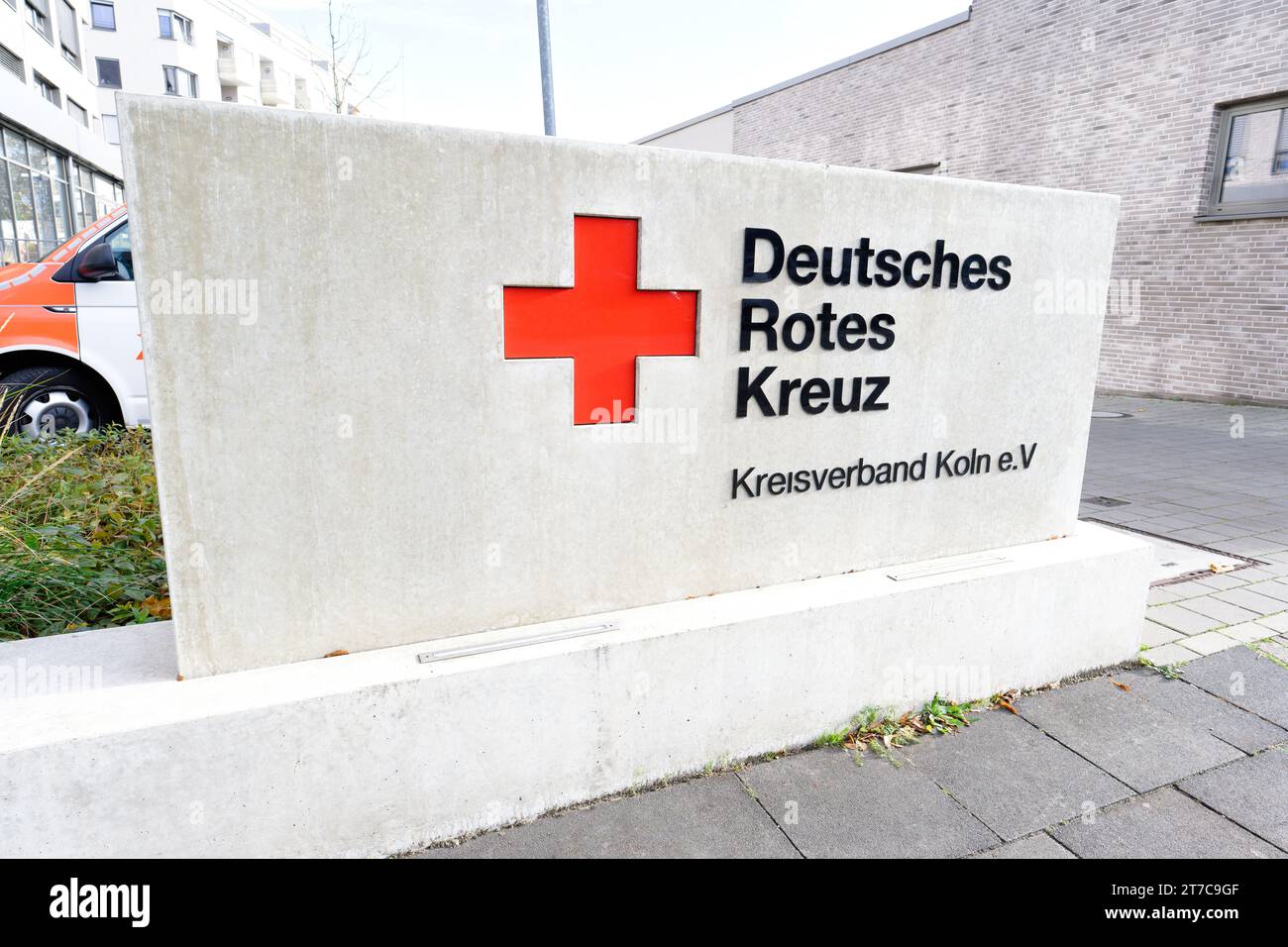 Köln, Deutschland November08 2023: Schild am Eingang zum Deutschen Roten Kreuz Kreisverband Köln Stockfoto