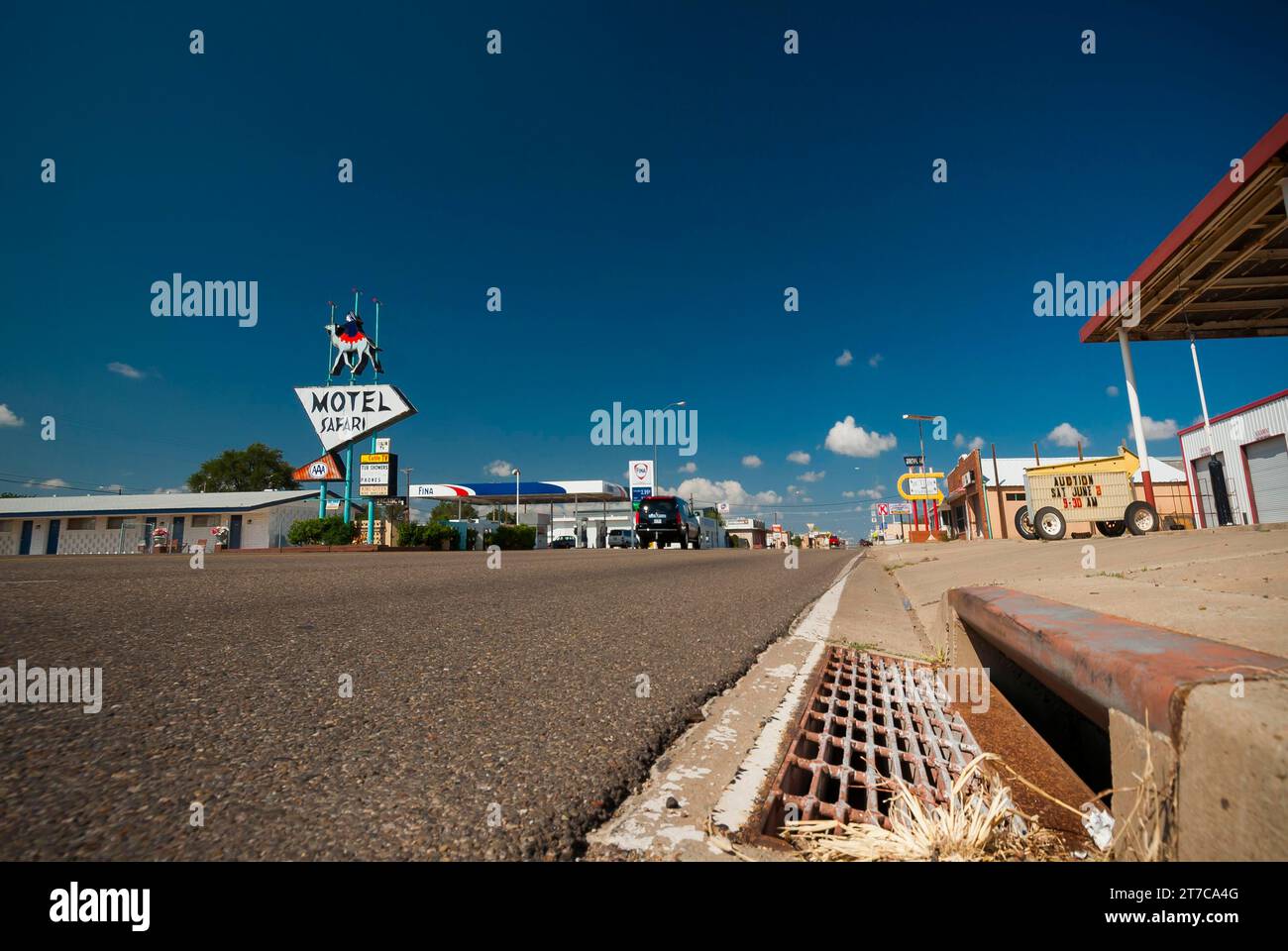 Landstraße, Stadt, Straße, Kult, Geschichte, historisch, Reisen, Mobilität, Perspektive, Wohnung, Asphalt, Route 66, USA Stockfoto