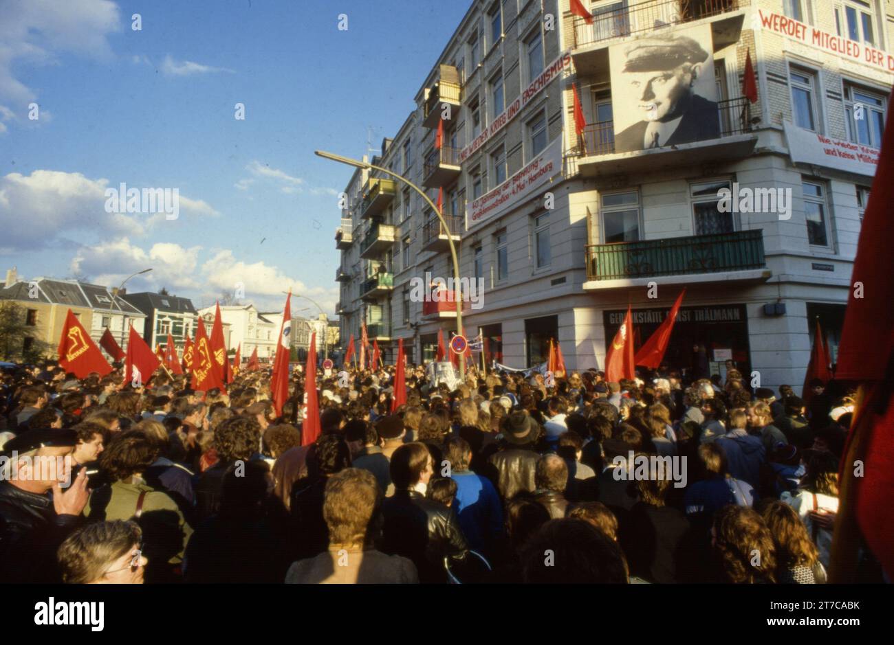 DEU, Deutschland: Die historischen Rutschen aus den 84-85 r Jahren Hamburg. DKP-Kundgebung für Thaelmann vor Breschnew Besuch im Jahr 1984 Stockfoto