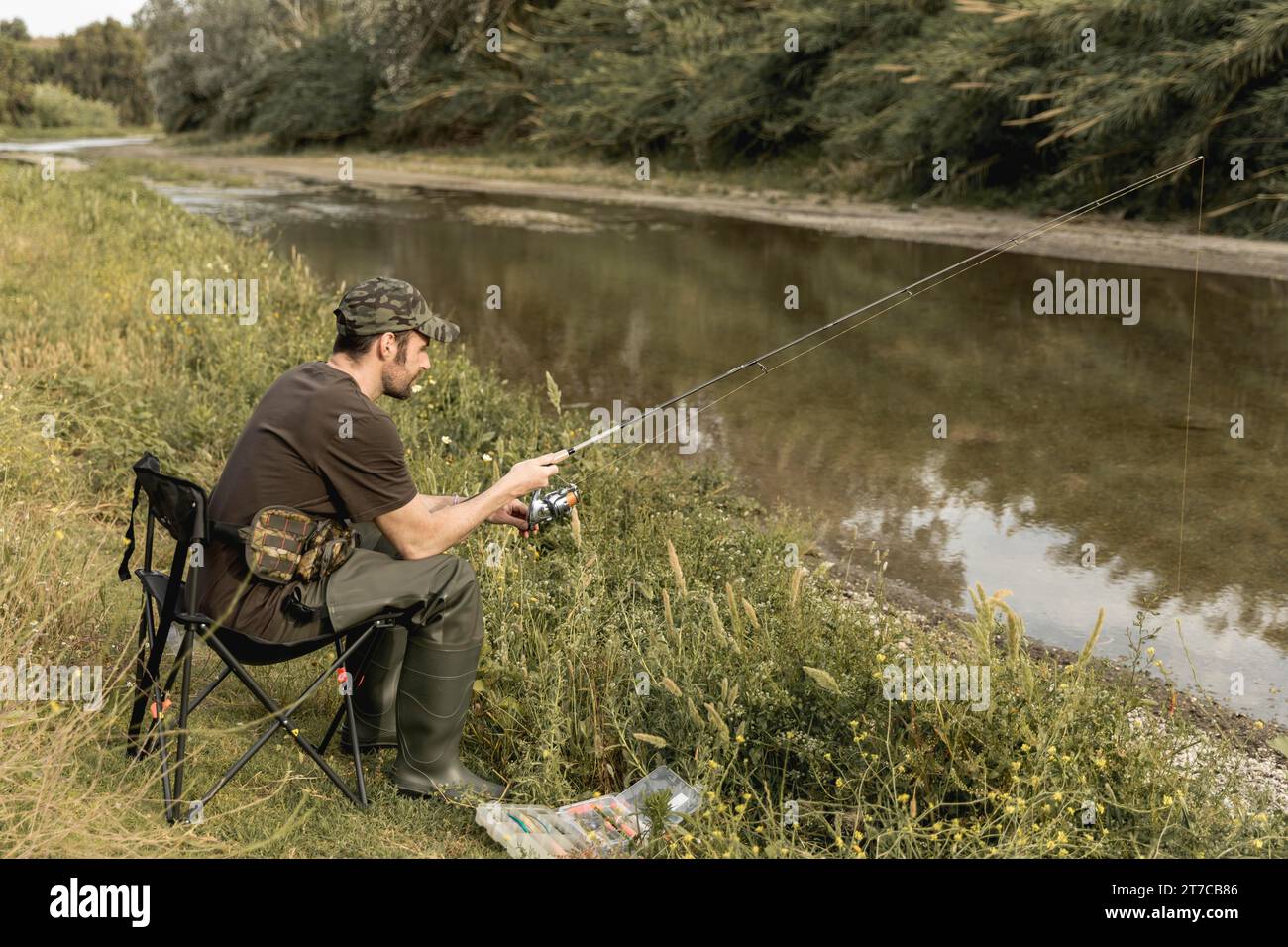 Man Fishing River 4 Stockfoto