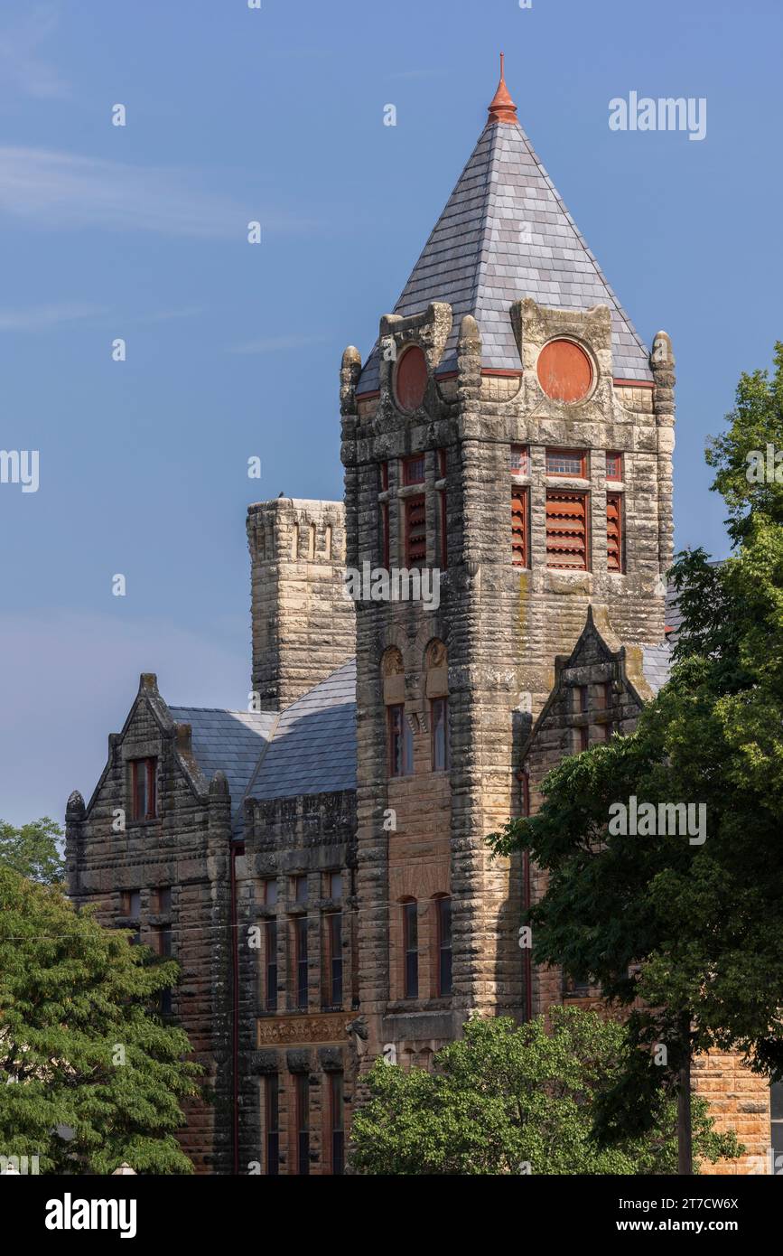 Blick auf eine historische Kirche im Zentrum von Arkansas City, Kansas, USA. Stockfoto