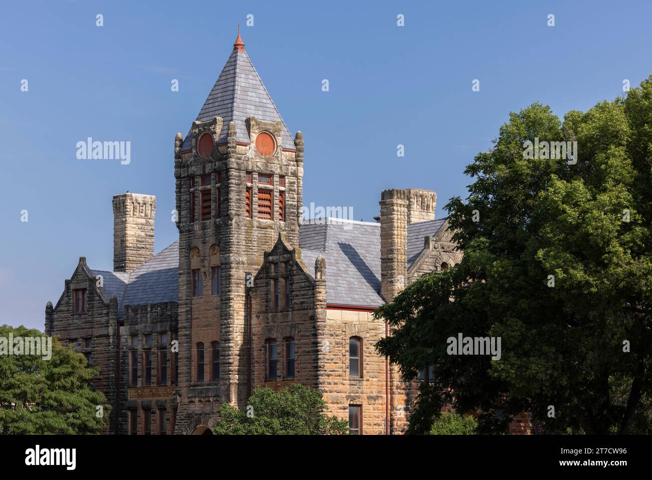 Blick auf eine historische Kirche im Zentrum von Arkansas City, Kansas, USA. Stockfoto