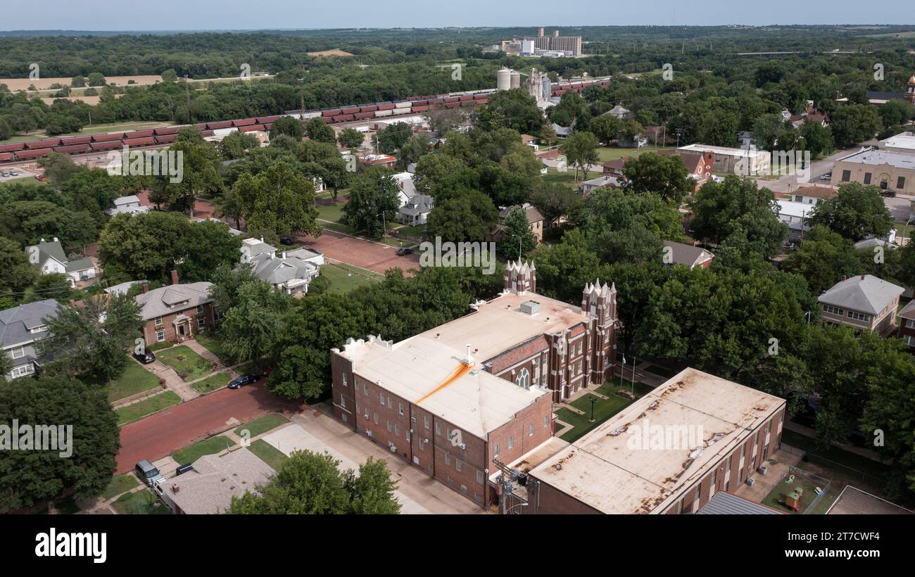 Blick auf eine historische Kirche im Zentrum von Arkansas City, Kansas, USA. Stockfoto