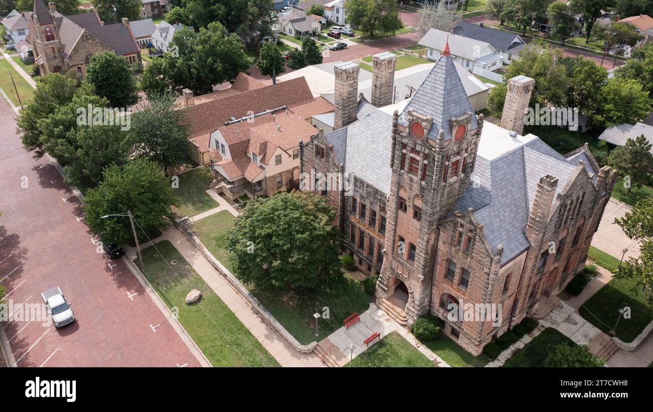 Blick auf eine historische Kirche im Zentrum von Arkansas City, Kansas, USA. Stockfoto