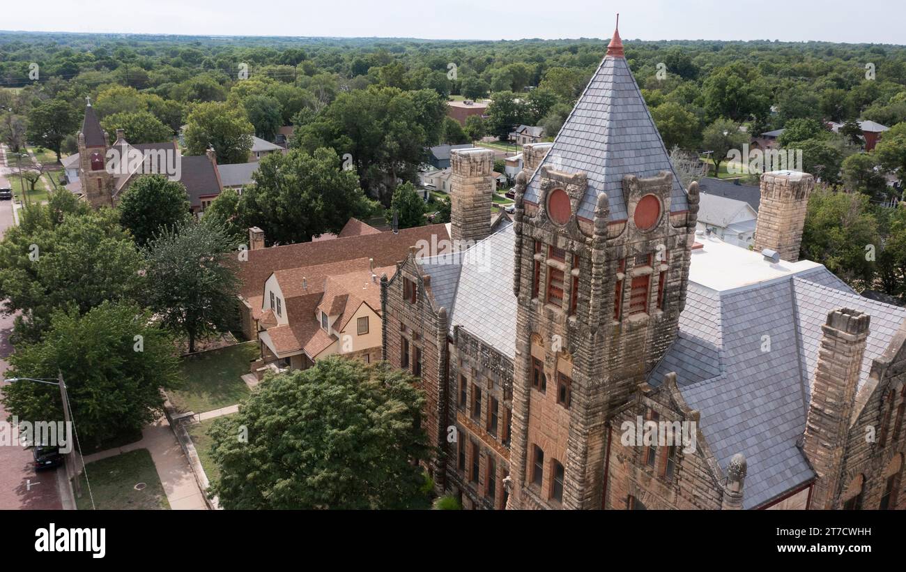 Blick auf eine historische Kirche im Zentrum von Arkansas City, Kansas, USA. Stockfoto