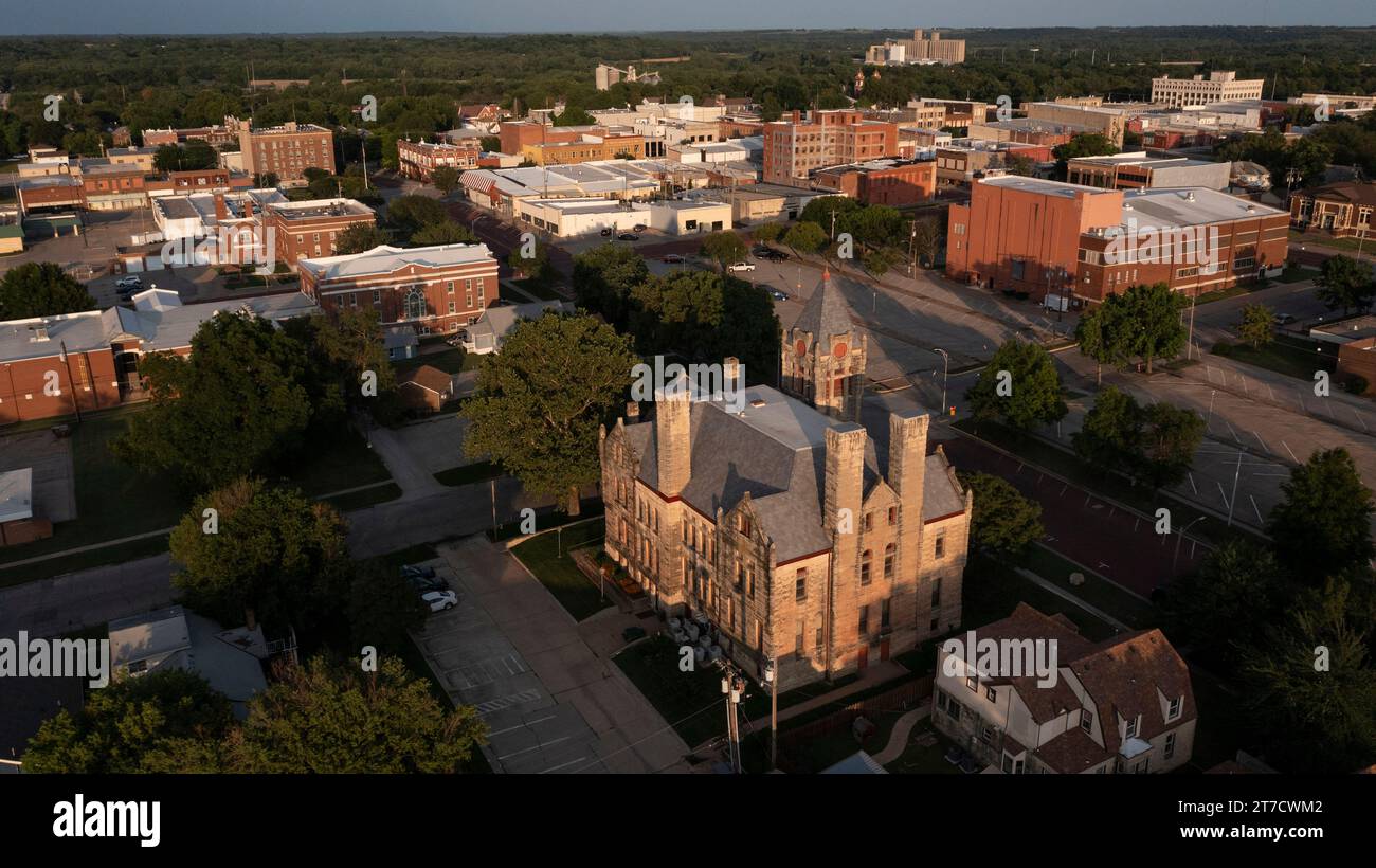 Blick auf eine historische Kirche im Zentrum von Arkansas City, Kansas, USA. Stockfoto