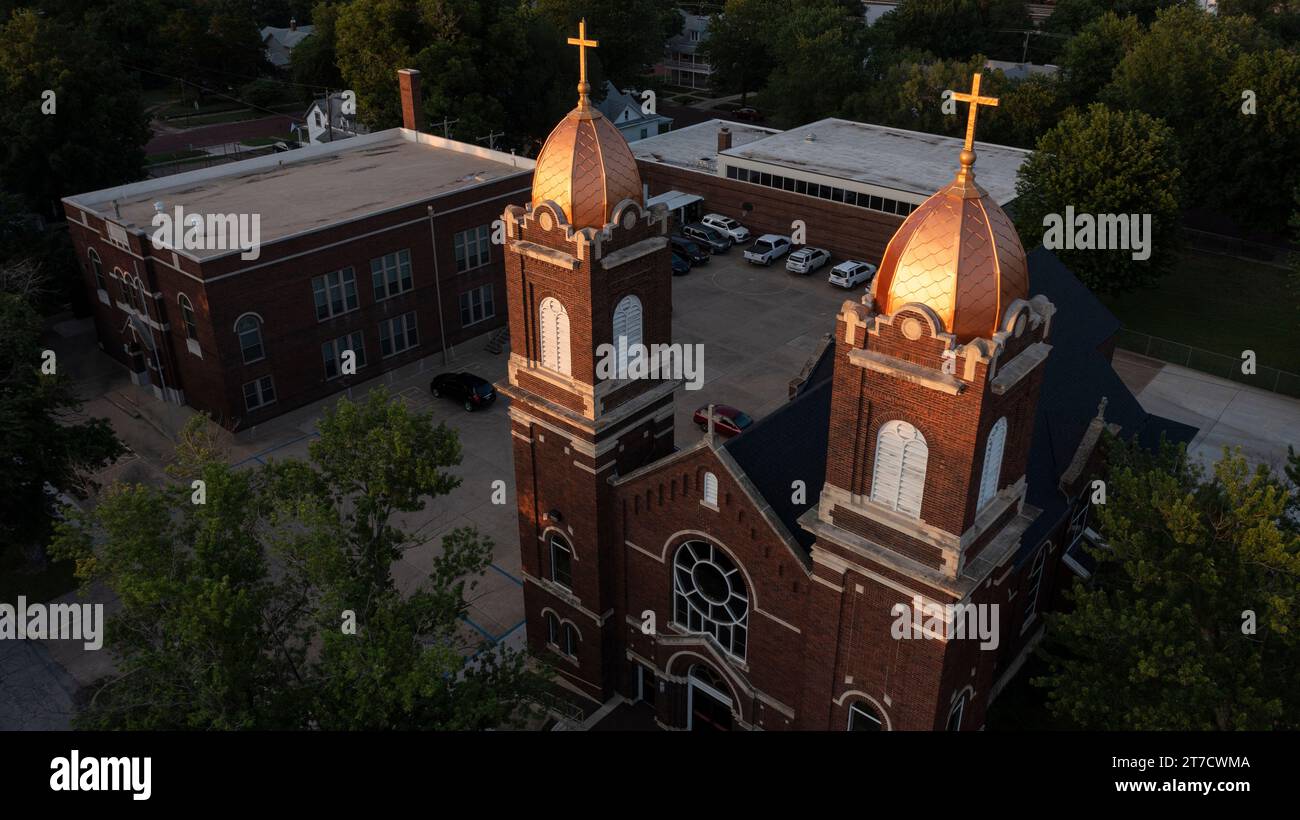 Blick auf eine historische Kirche im Zentrum von Arkansas City, Kansas, USA. Stockfoto