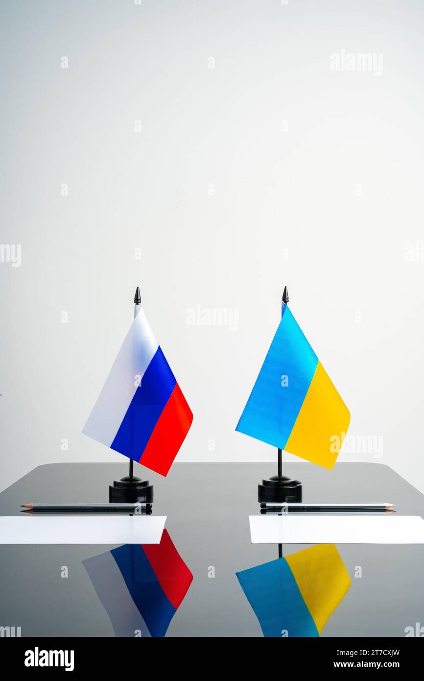 Rußland und die Ukraine stehen auf dem Verhandlungstisch Stockfoto