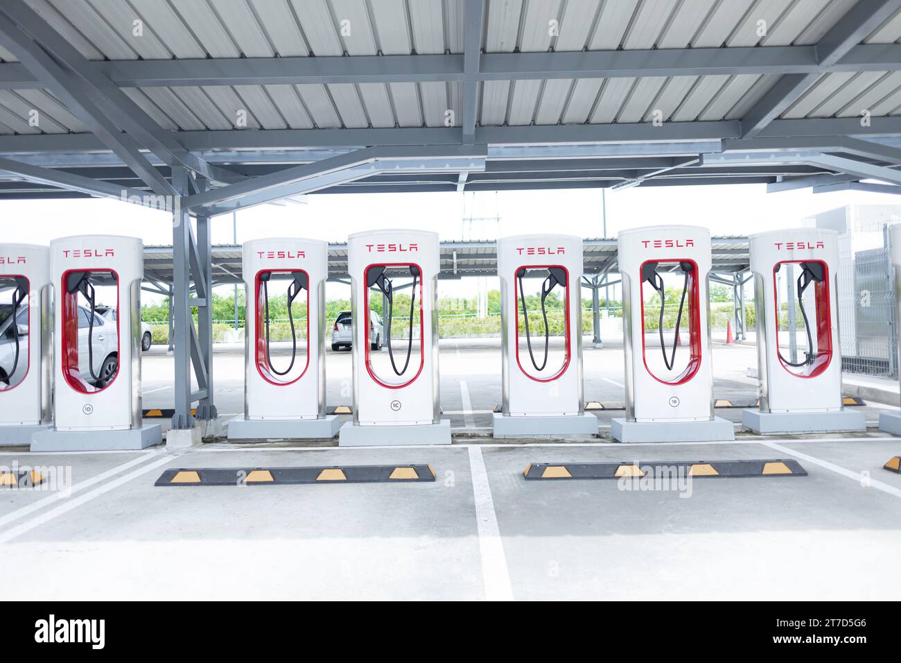 Tesla Supercharger 250 kW Dockingstation für Hochgeschwindigkeitsfahrzeuge der Marke tesla EV Car Charge Open Service in Bangkok, THAILAND, 09. November 2023. Stockfoto