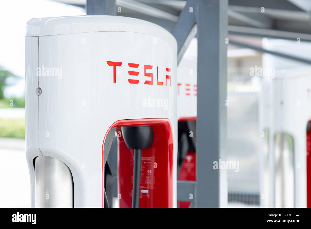 Tesla Supercharger 250 kW Dockingstation für Hochgeschwindigkeitsfahrzeuge der Marke tesla EV Car Charge Open Service in Bangkok, THAILAND, 09. November 2023. Stockfoto