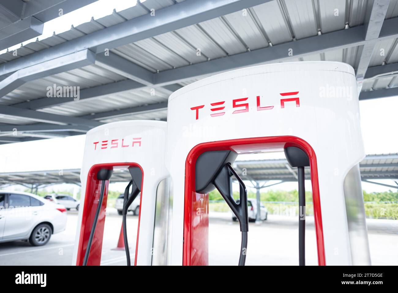 Tesla Supercharger 250 kW Dockingstation für Hochgeschwindigkeitsfahrzeuge der Marke tesla EV Car Charge Open Service in Bangkok, THAILAND, 09. November 2023. Stockfoto