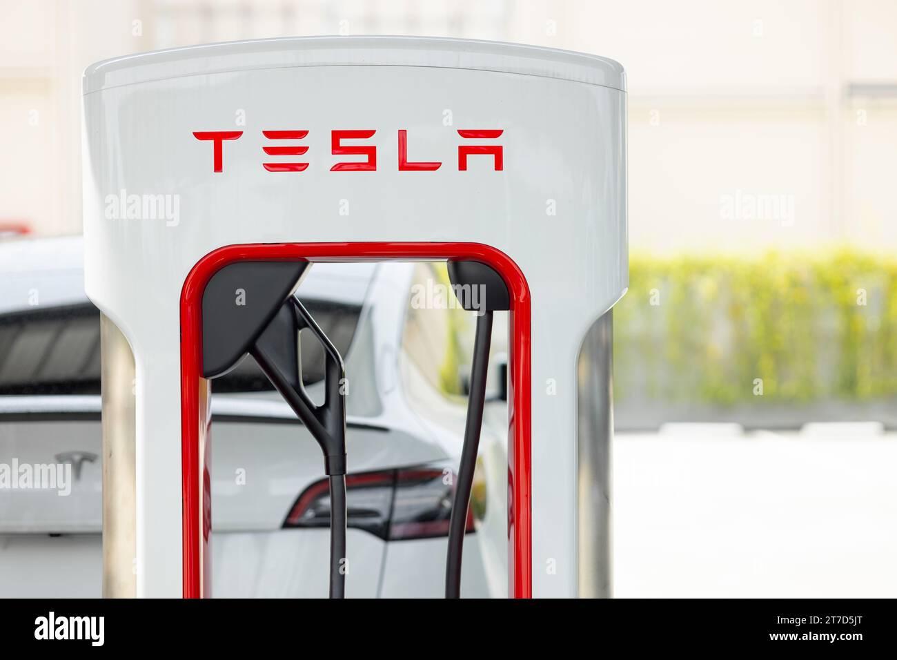 Tesla Supercharger 250 kW Dockingstation für Hochgeschwindigkeitsfahrzeuge der Marke tesla EV Car Charge Open Service in Bangkok, THAILAND, 09. November 2023. Stockfoto