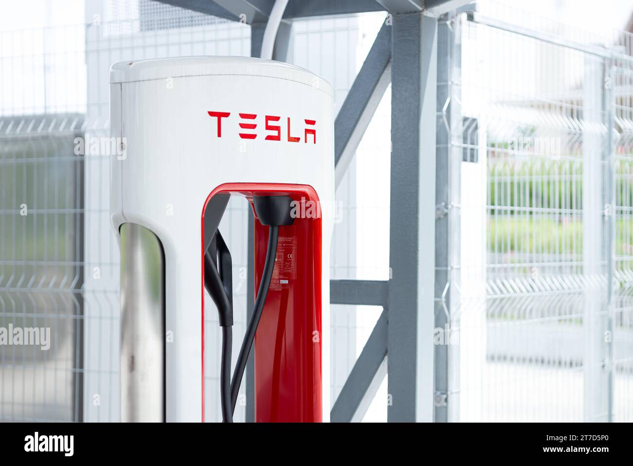 Tesla Supercharger 250 kW Dockingstation für Hochgeschwindigkeitsfahrzeuge der Marke tesla EV Car Charge Open Service in Bangkok, THAILAND, 09. November 2023. Stockfoto