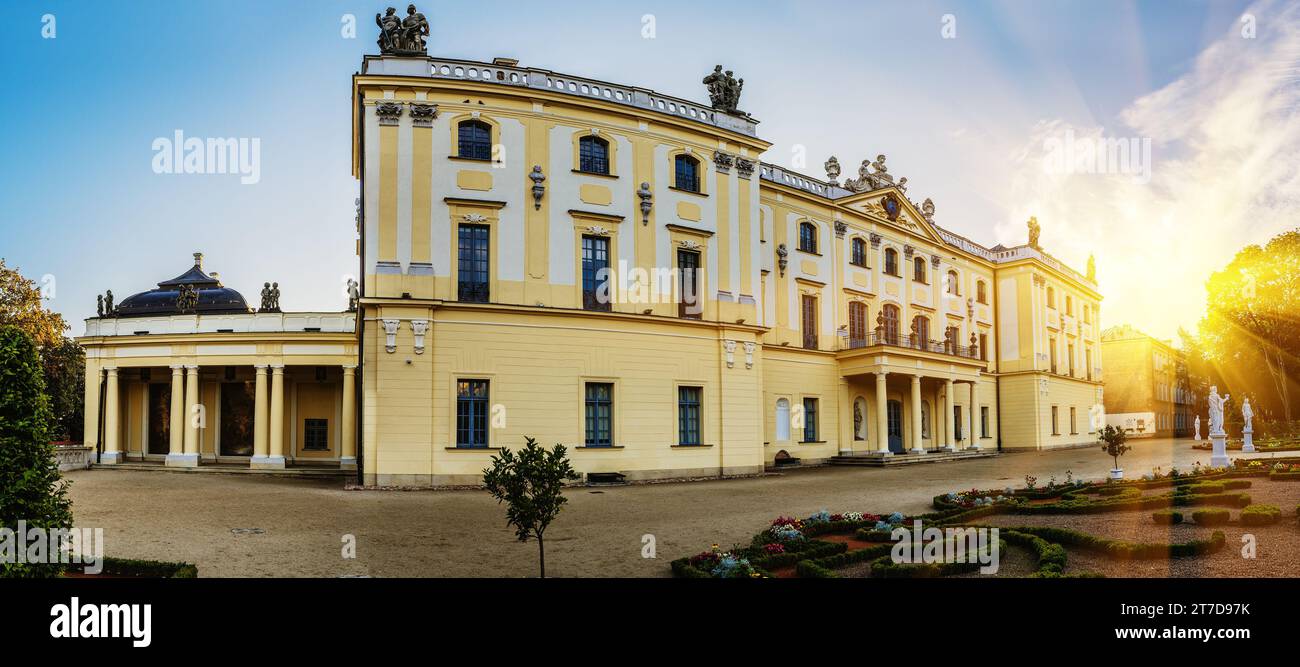 Branicki Palace ist ein historisches Gebäude in Bialystok, Polen. Es wurde an der Stelle eines früheren Gebäudes in der ersten Hälfte des 18. Jahrhunderts entwickelt Stockfoto