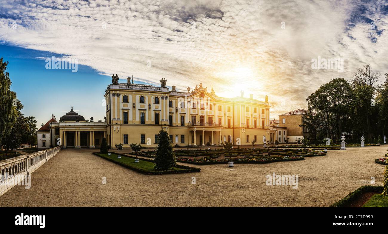 Branicki Palace ist ein historisches Gebäude in Bialystok, Polen. Es wurde an der Stelle eines früheren Gebäudes in der ersten Hälfte des 18. Jahrhunderts entwickelt Stockfoto
