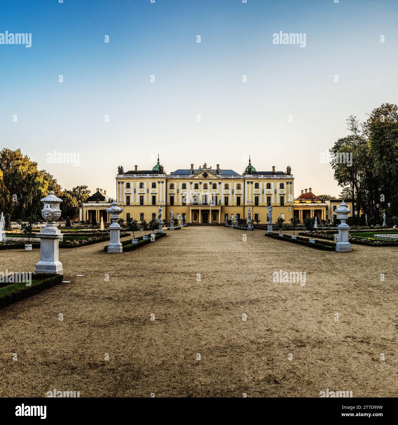 Branicki Palace ist ein historisches Gebäude in Bialystok, Polen. Es wurde an der Stelle eines früheren Gebäudes in der ersten Hälfte des 18. Jahrhunderts entwickelt Stockfoto