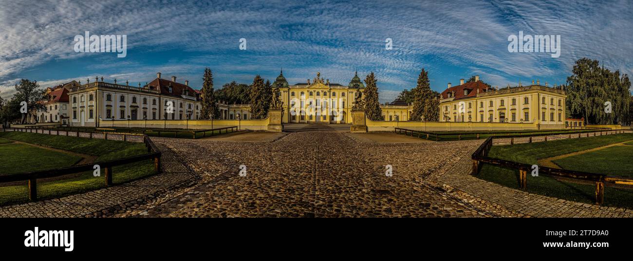 Branicki Palace ist ein historisches Gebäude in Bialystok, Polen. Es wurde an der Stelle eines früheren Gebäudes in der ersten Hälfte des 18. Jahrhunderts entwickelt Stockfoto