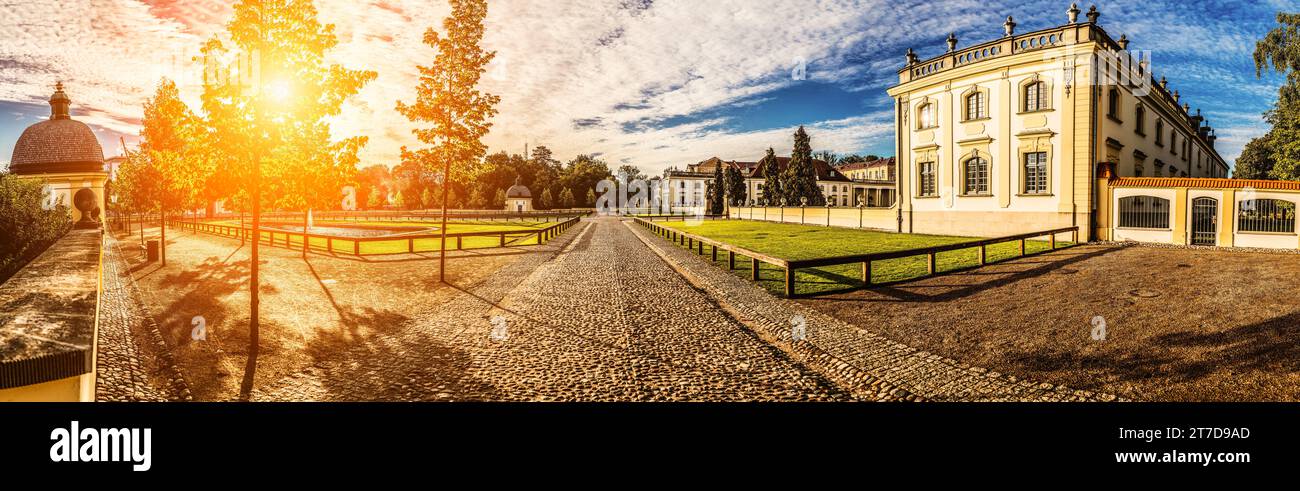 Branicki Palace ist ein historisches Gebäude in Bialystok, Polen. Es wurde an der Stelle eines früheren Gebäudes in der ersten Hälfte des 18. Jahrhunderts entwickelt Stockfoto