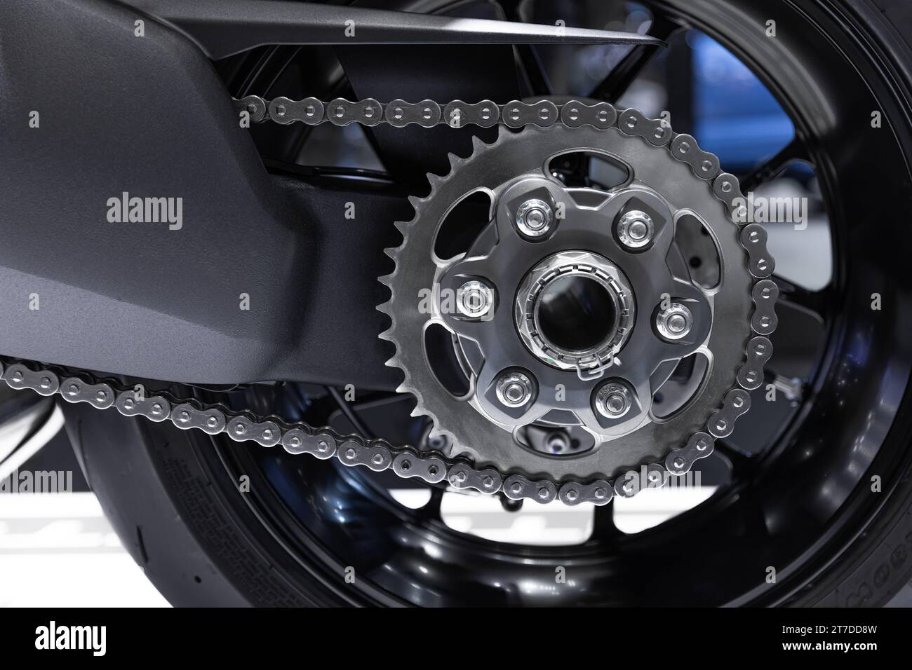 Nahaufnahme Motorrad Kettenrad Hinterrad für Big Bike High Speed Leistung sauber neu. Stockfoto
