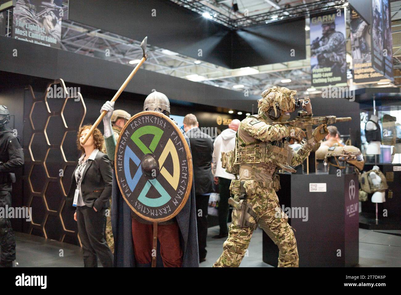 Paris, Frankreich. November 2023. Milipol Paris 2023, die 23. Globale Veranstaltung für staatliche Sicherheit und innere Sicherheit, am 14. November 2023 in Villepinte, Paris, Frankreich. Foto: Pierrick Villette/ABACAPRESS.COM Credit: Abaca Press/Alamy Live News Stockfoto