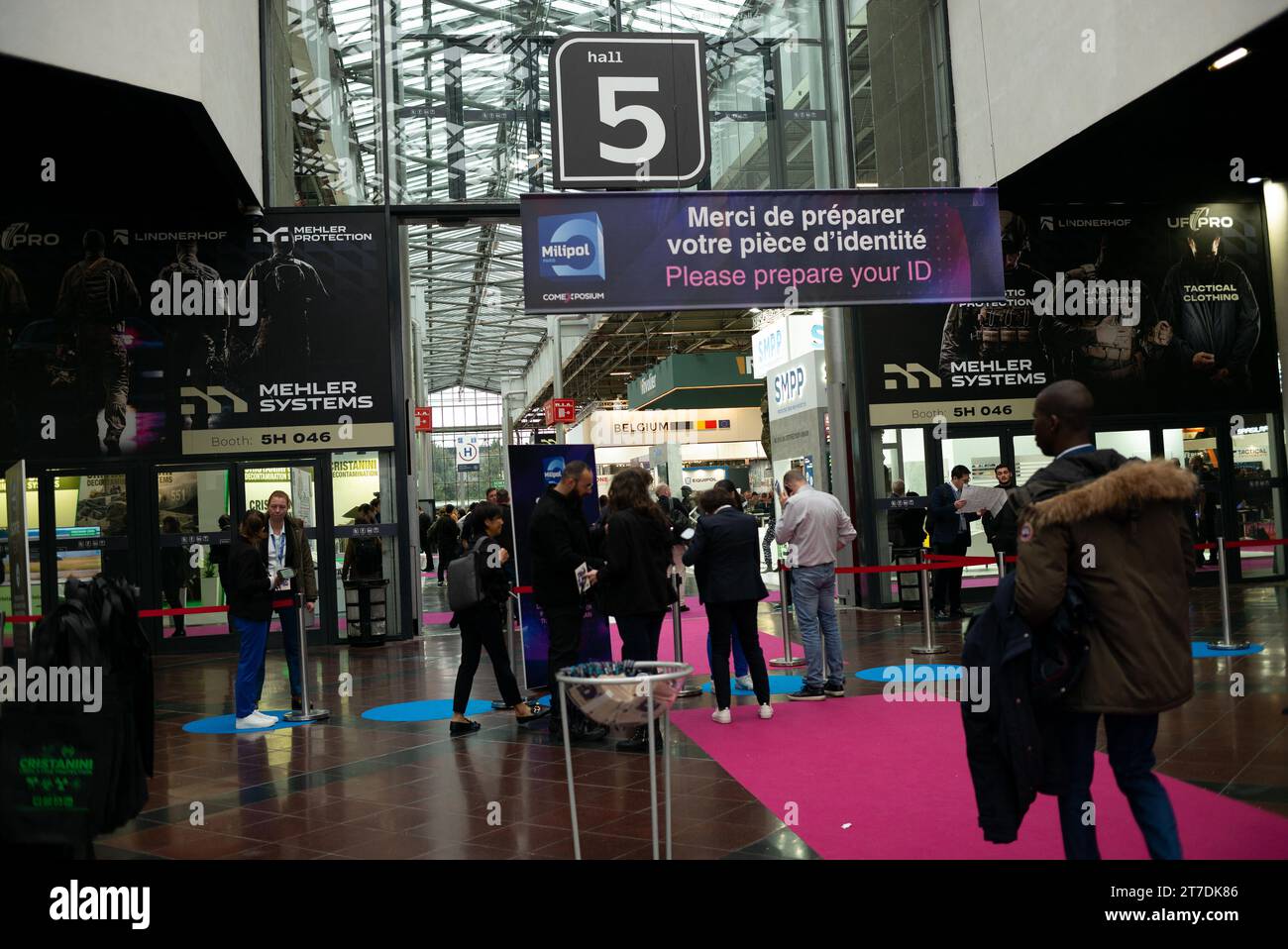 Paris, Frankreich. November 2023. Milipol Paris 2023, die 23. Globale Veranstaltung für staatliche Sicherheit und innere Sicherheit, am 14. November 2023 in Villepinte, Paris, Frankreich. Foto: Pierrick Villette/ABACAPRESS.COM Credit: Abaca Press/Alamy Live News Stockfoto