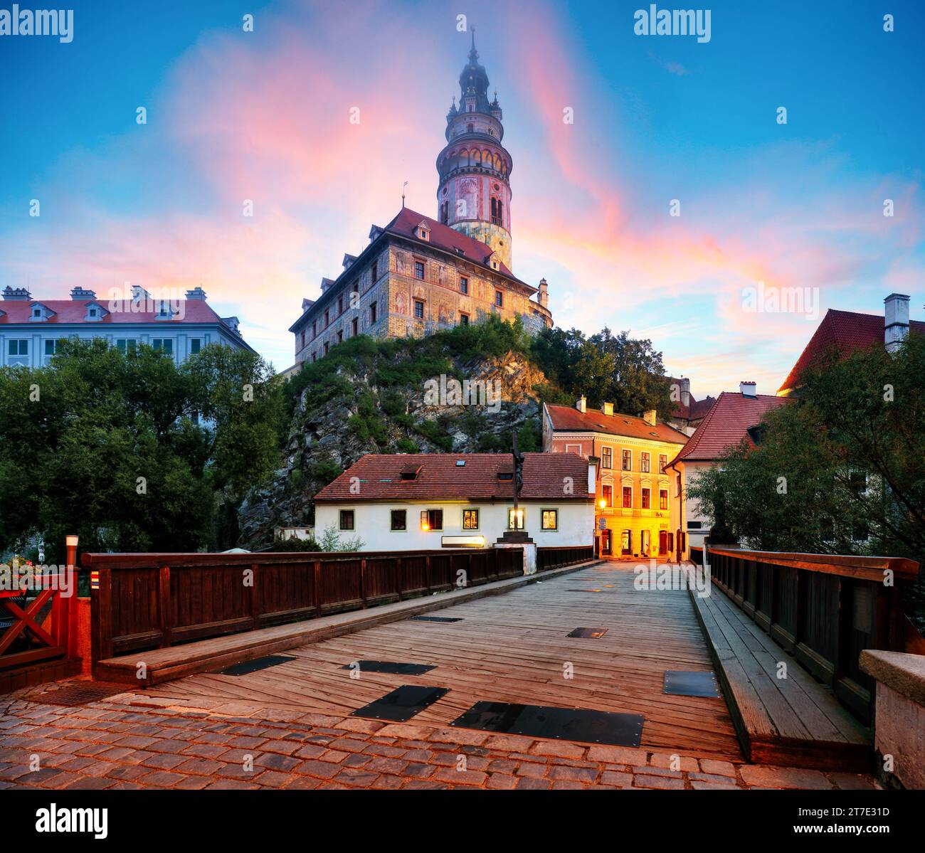 Cesky Krumlov historische Altstadt bei dramatischem Sonnenuntergang, Südböhmen, Tschechische Republik Stockfoto