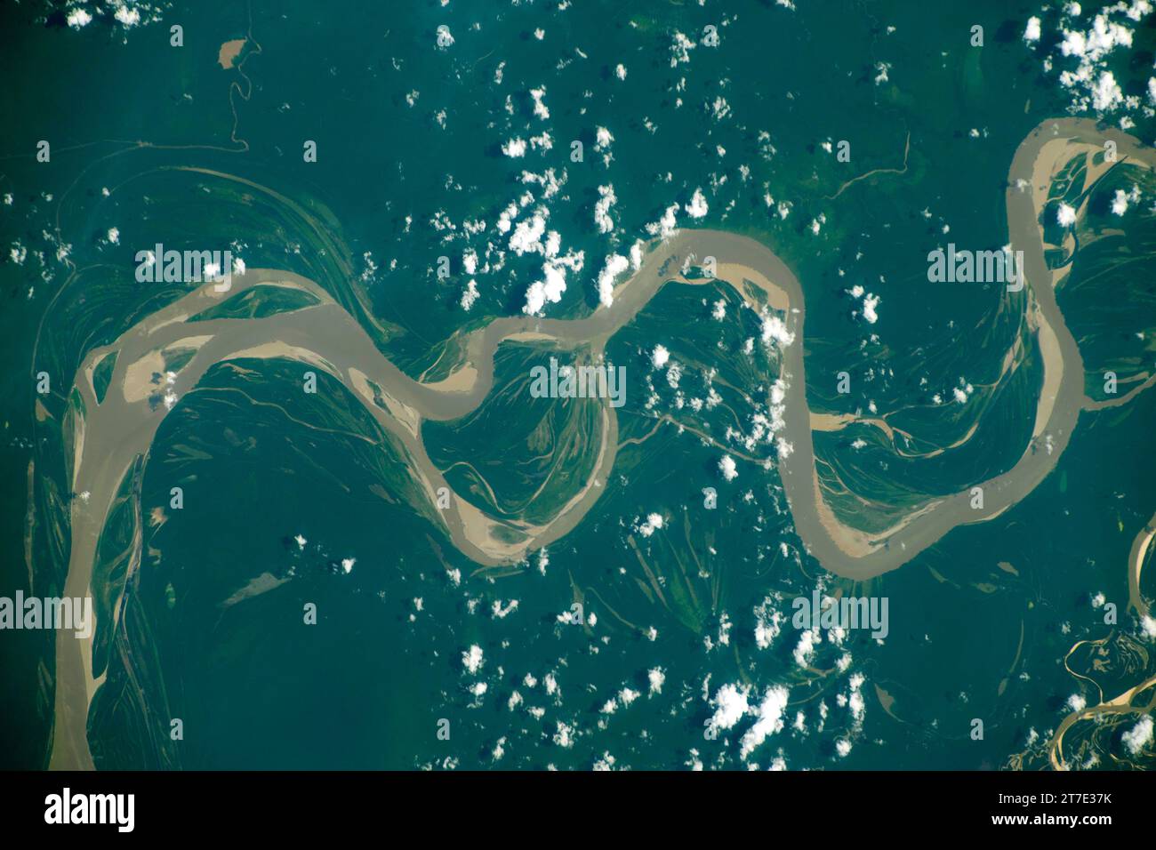 BRASILIEN - 29. Oktober 2023 - Ein Teil des Amazonas im Nordwesten Brasiliens ist von der Internationalen Raumstation aus auf einer Umlaufbahn von 260 Mio. abgebildet Stockfoto